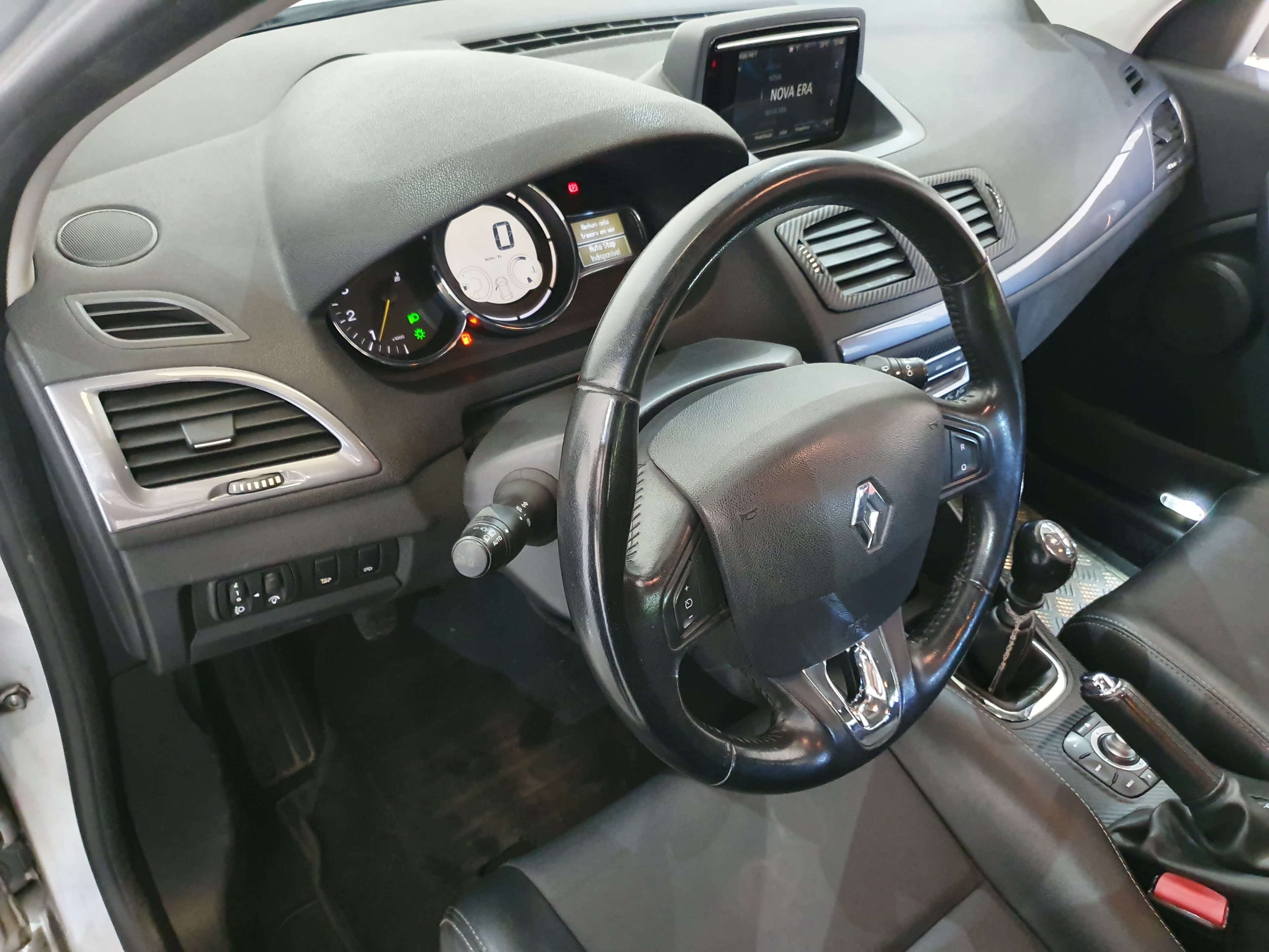 Renault Mégane 1.5 DCI · Ano 2015 — image 33