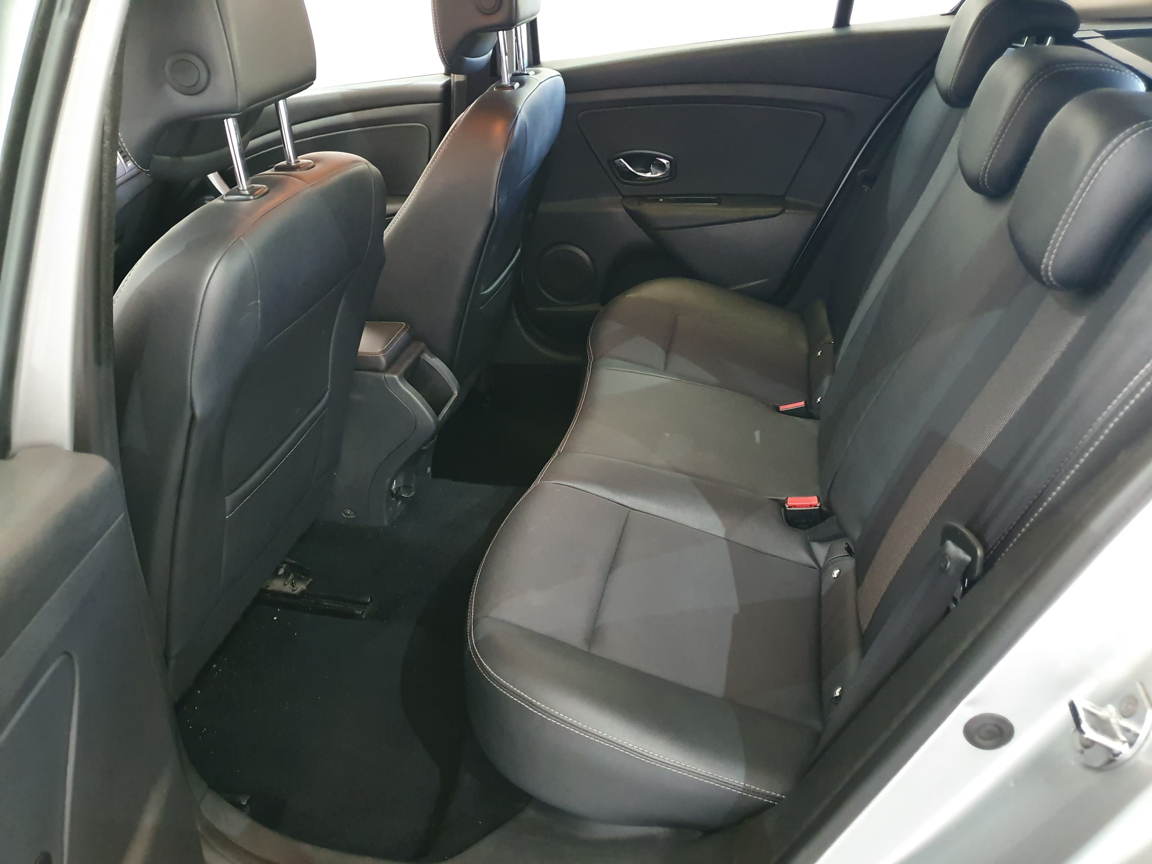 Renault Mégane 1.5 DCI · Ano 2015 — image 31