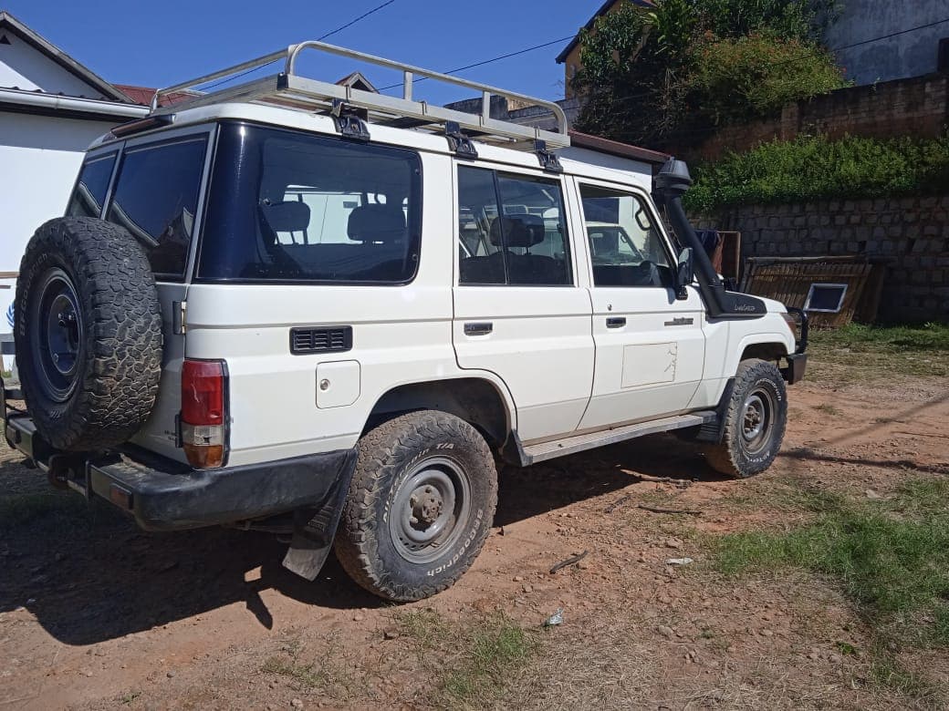 Toyota Land Cruiser — imagen 12