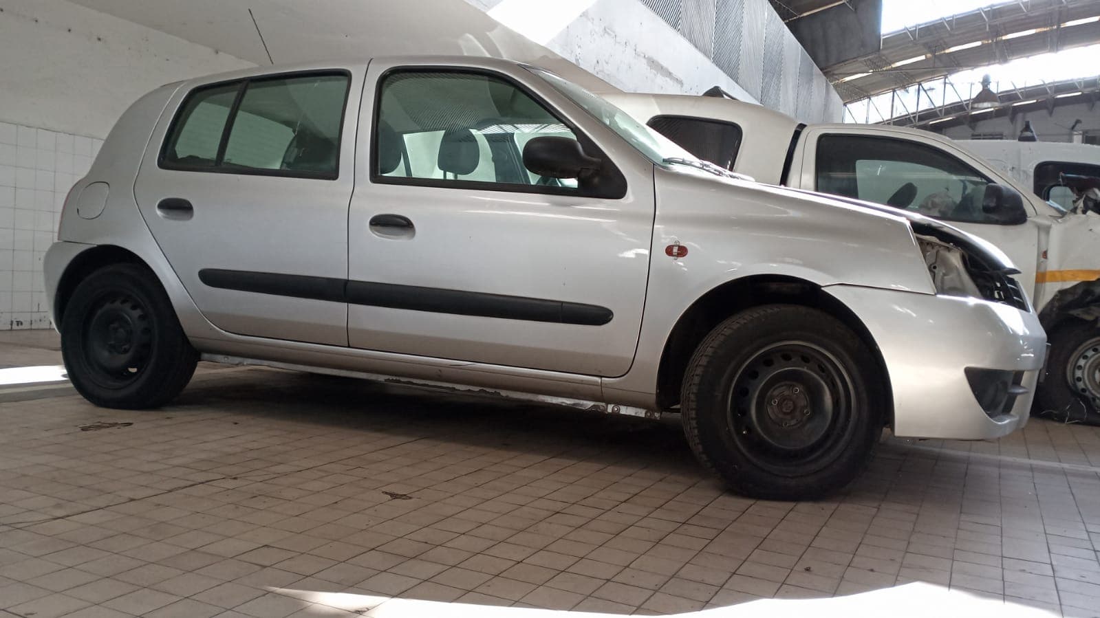 Renault Clio — image 6