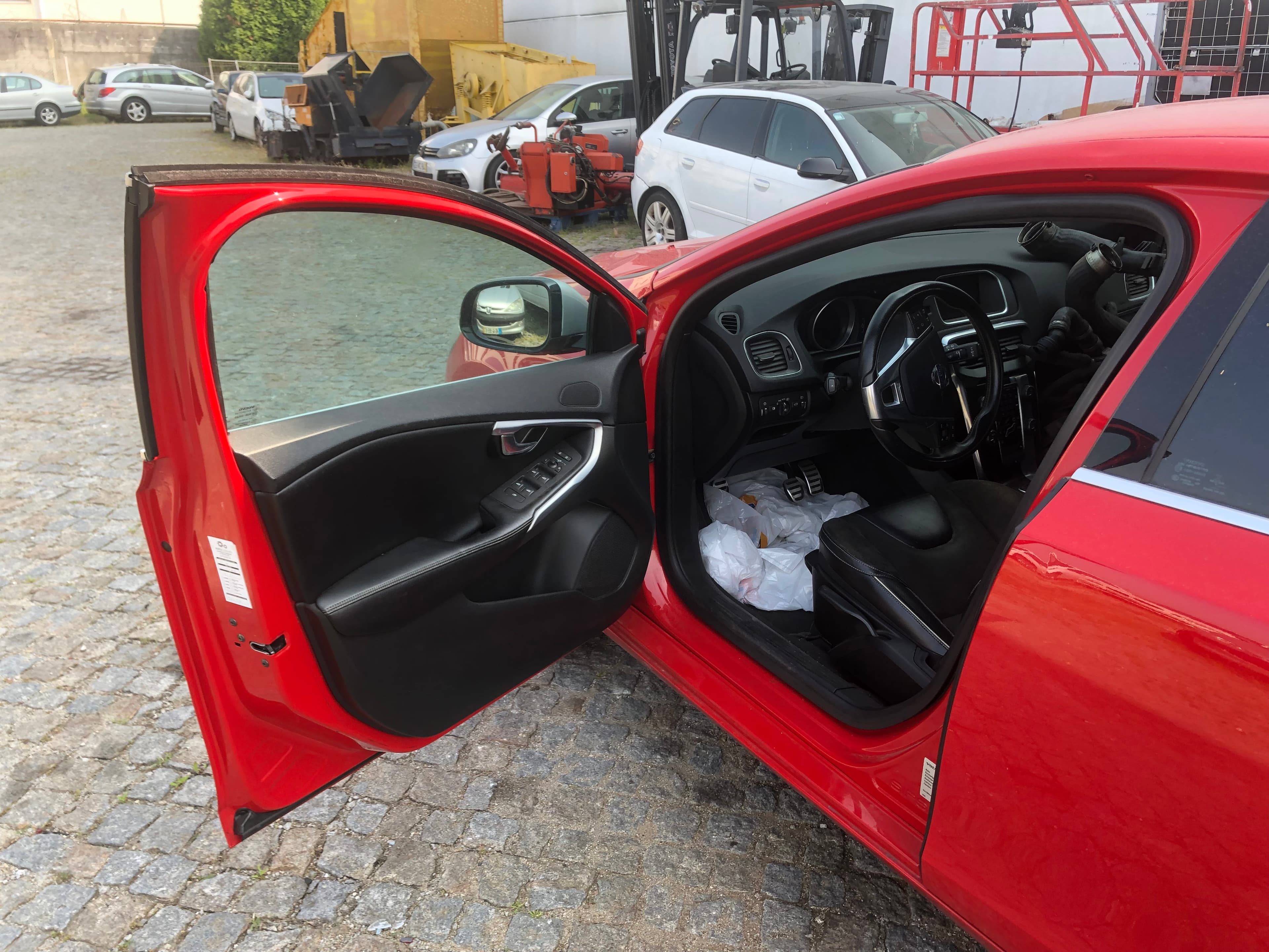 Volvo V40 · Ano 2014 — imagem 17