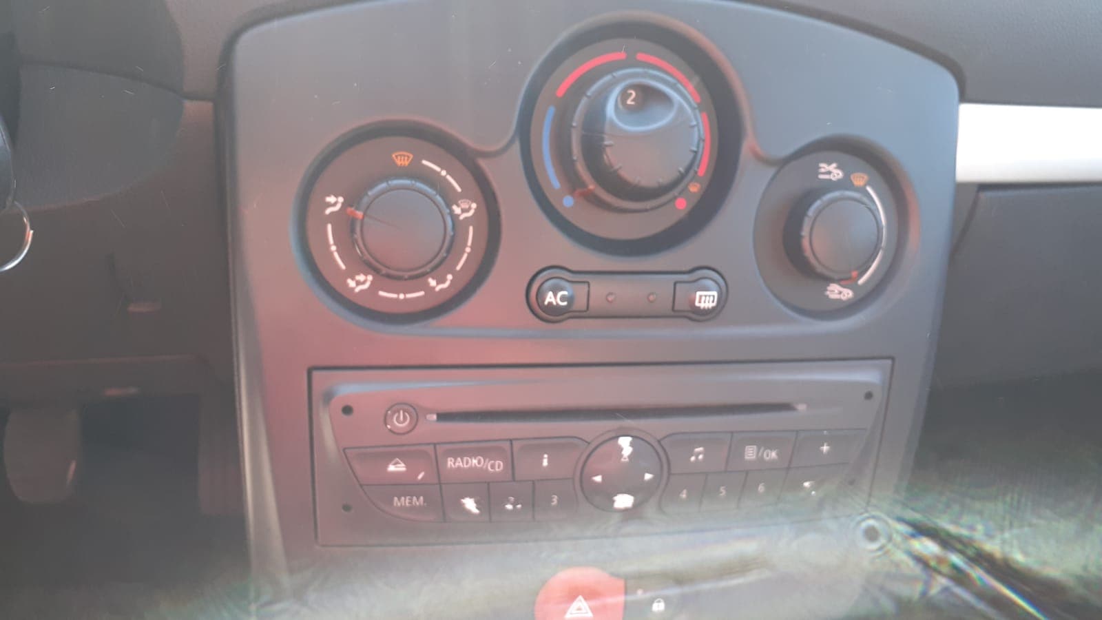 Renault Clio · Ano 2010 — imagen 27