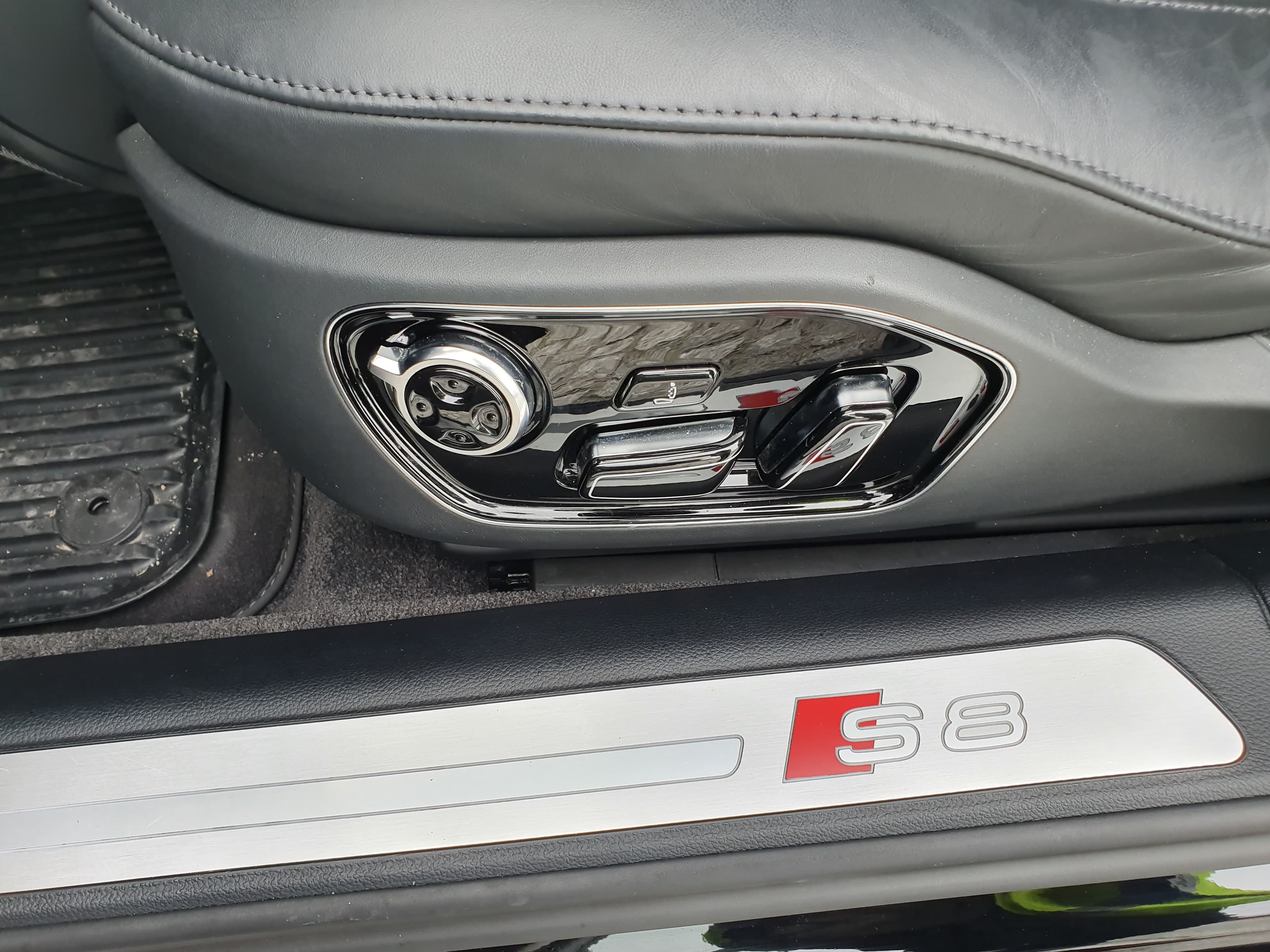 Audi S8 · Ano 2014 — imagen 40