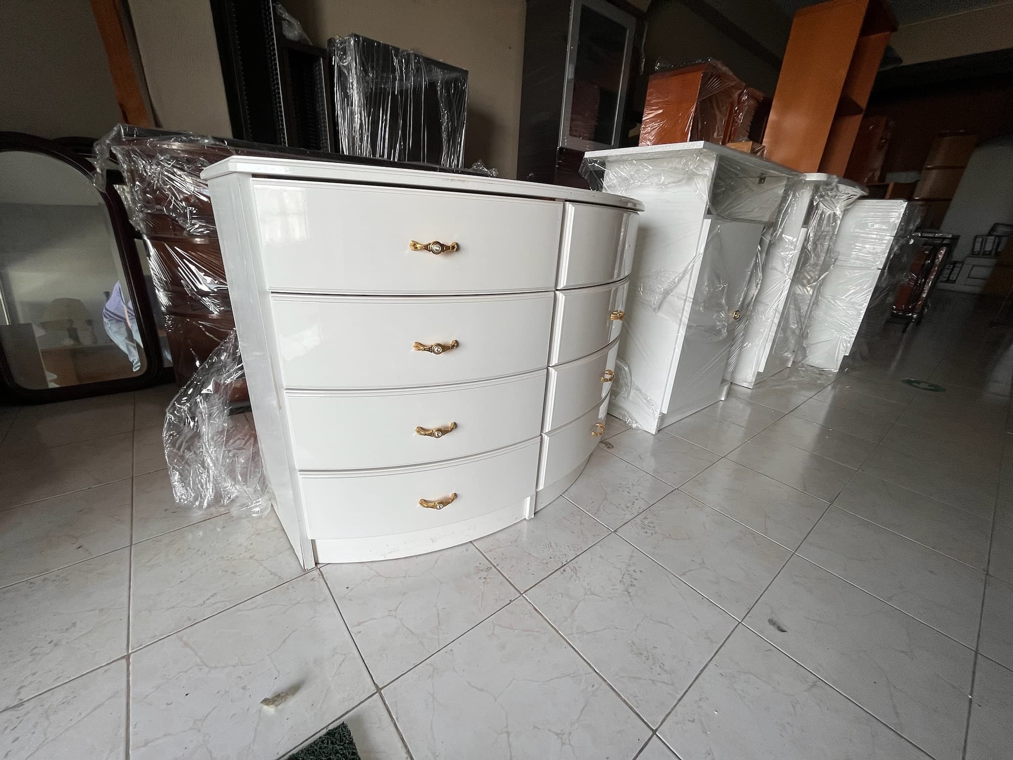 Cómoda de madeira branca — imagen 2