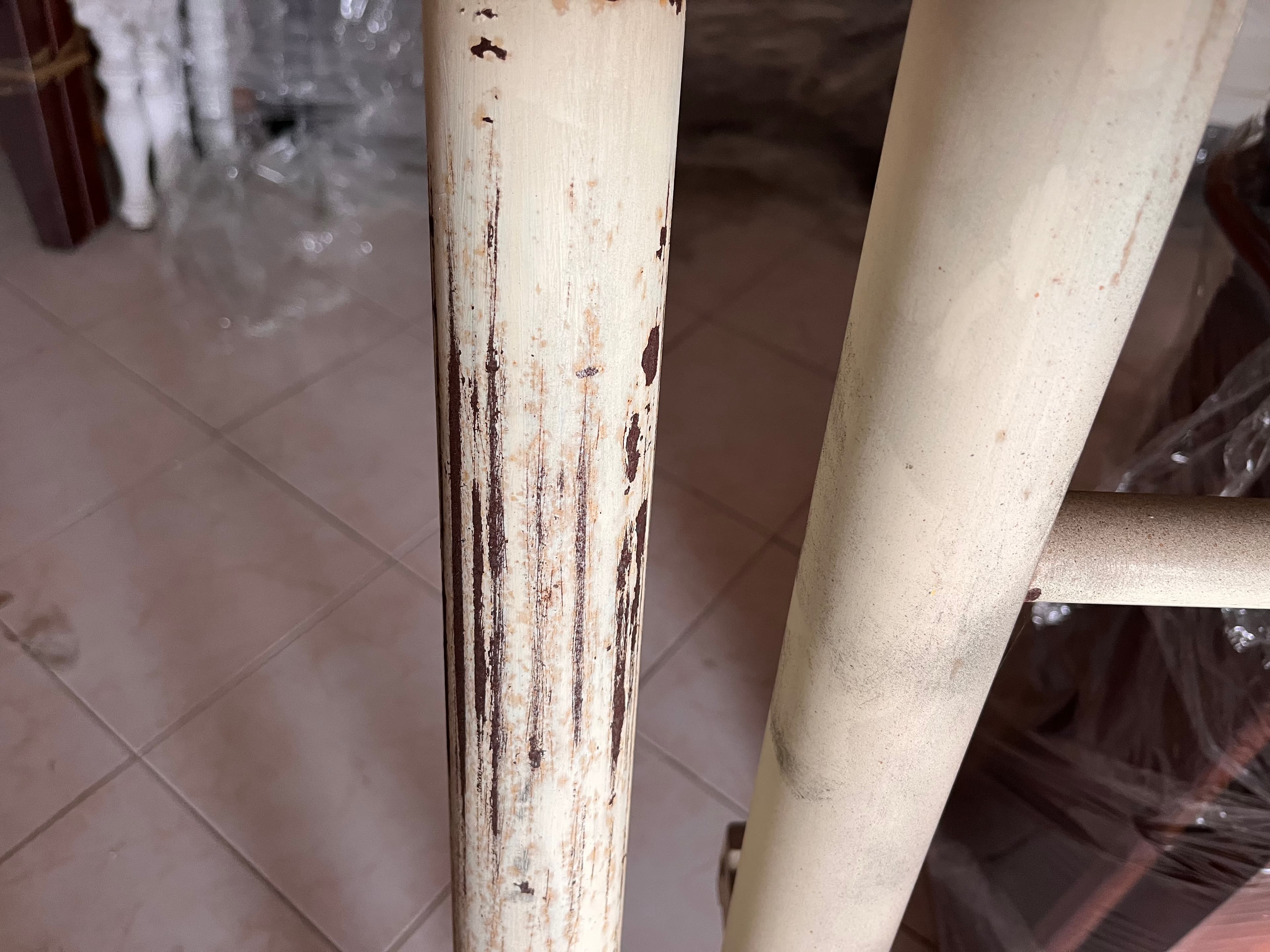 Cama com estrutura em ferro — imagen 2