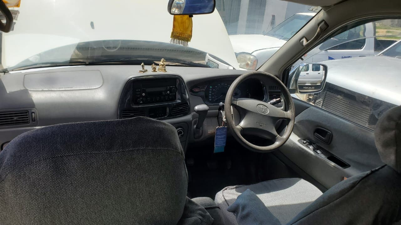Toyota Noah · Ano 2001 — imagem 13