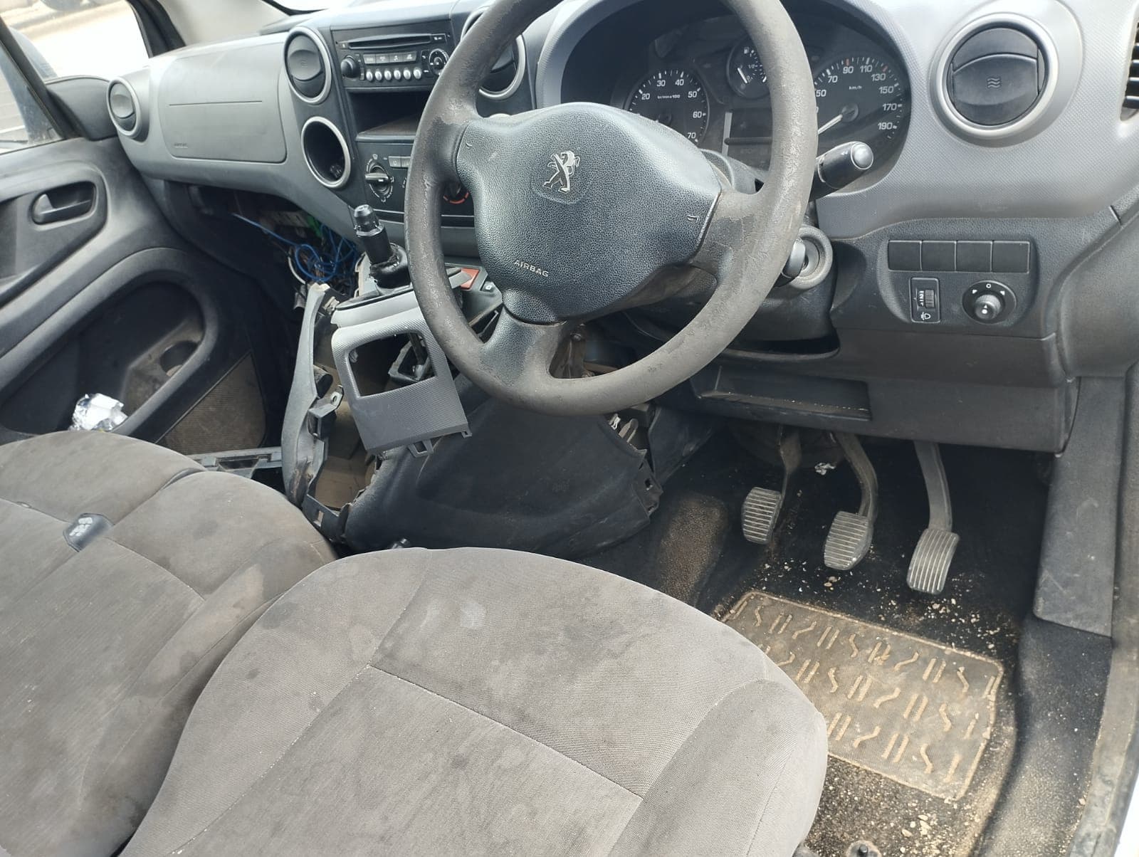 Peugeot Partner · Ano 2014 — imagen 11