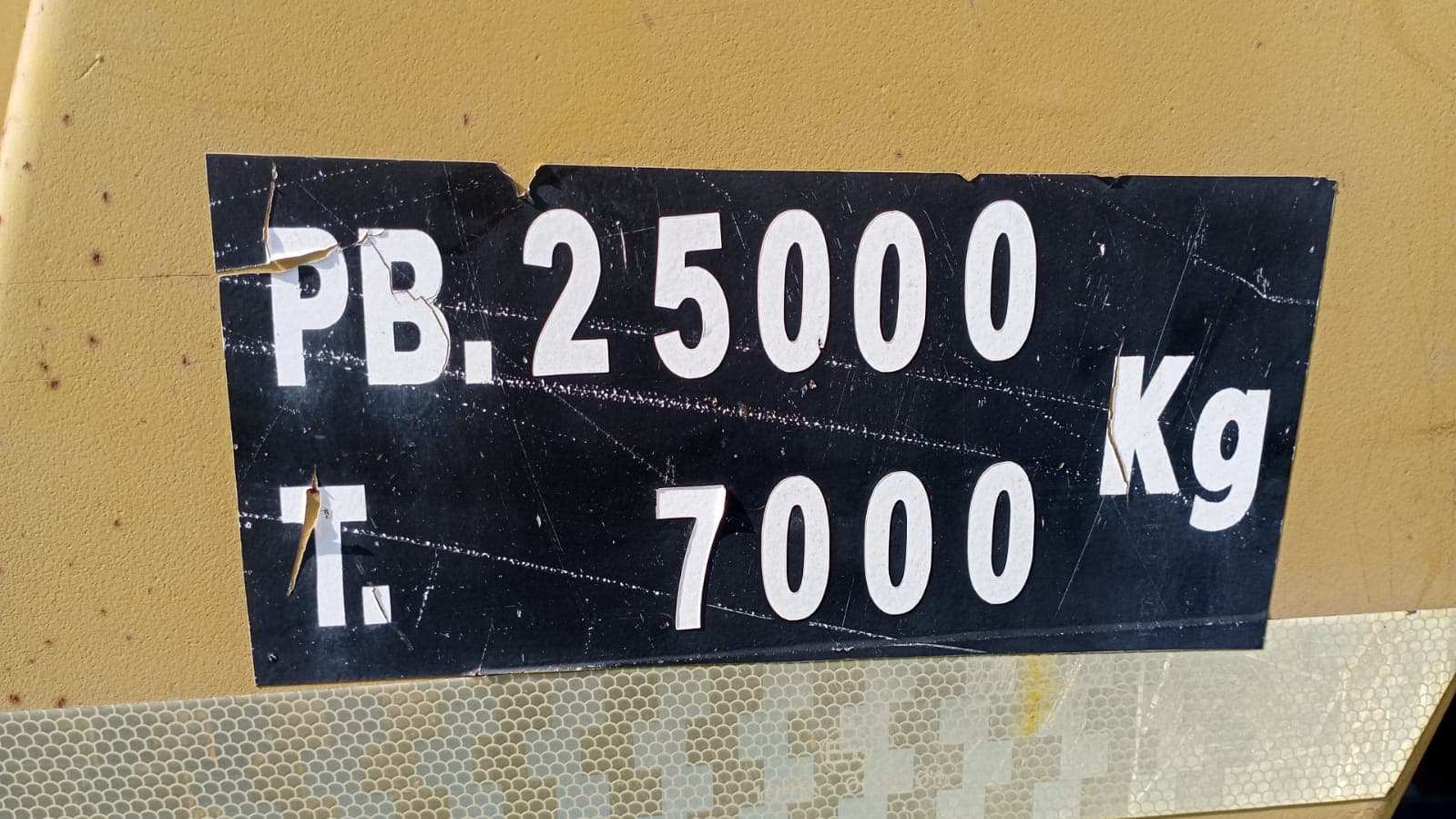 Camião basculante Tata — imagem 4