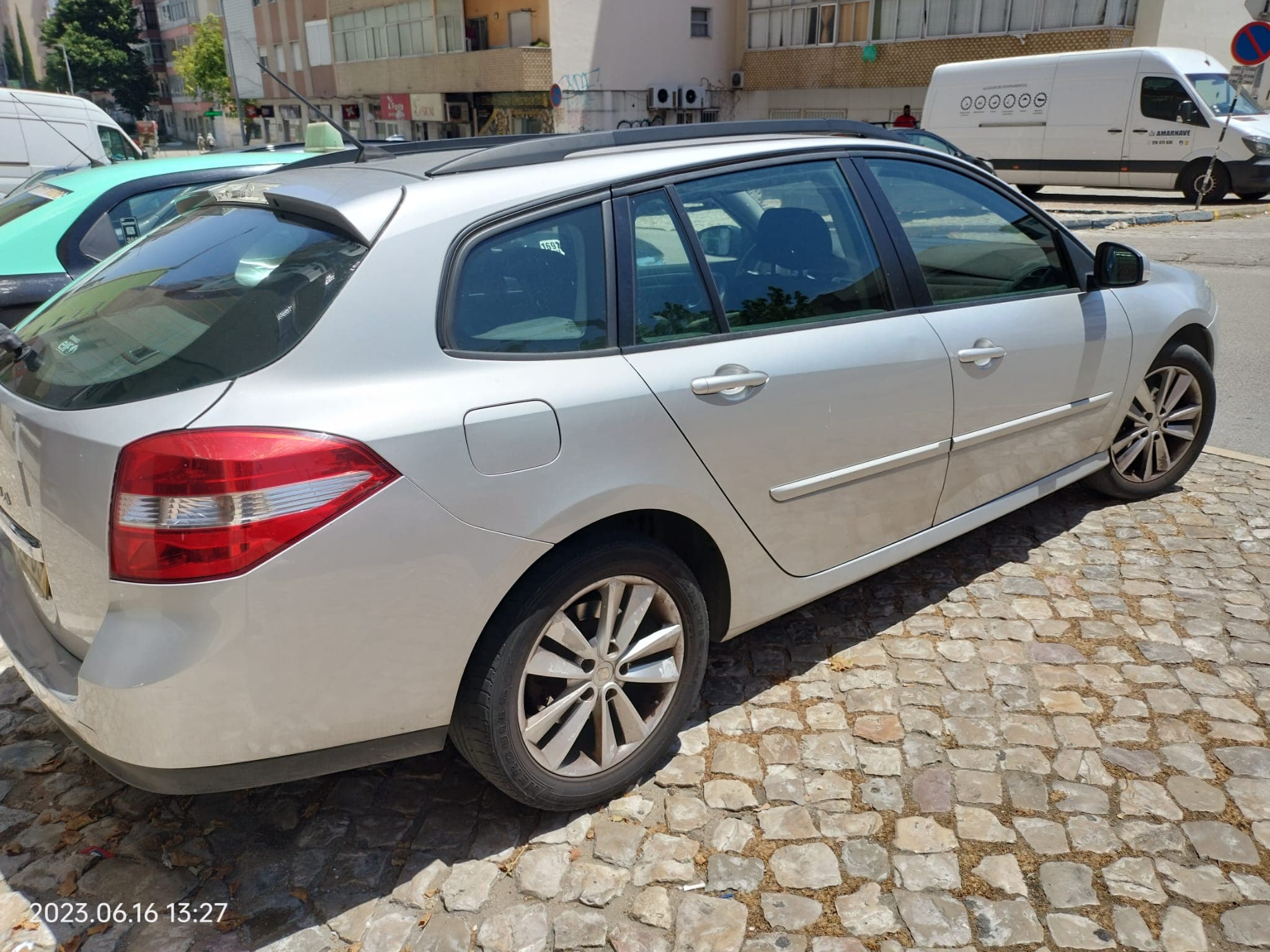 Renault Laguna 1.5 DCI · Ano 2008 — imagen 3
