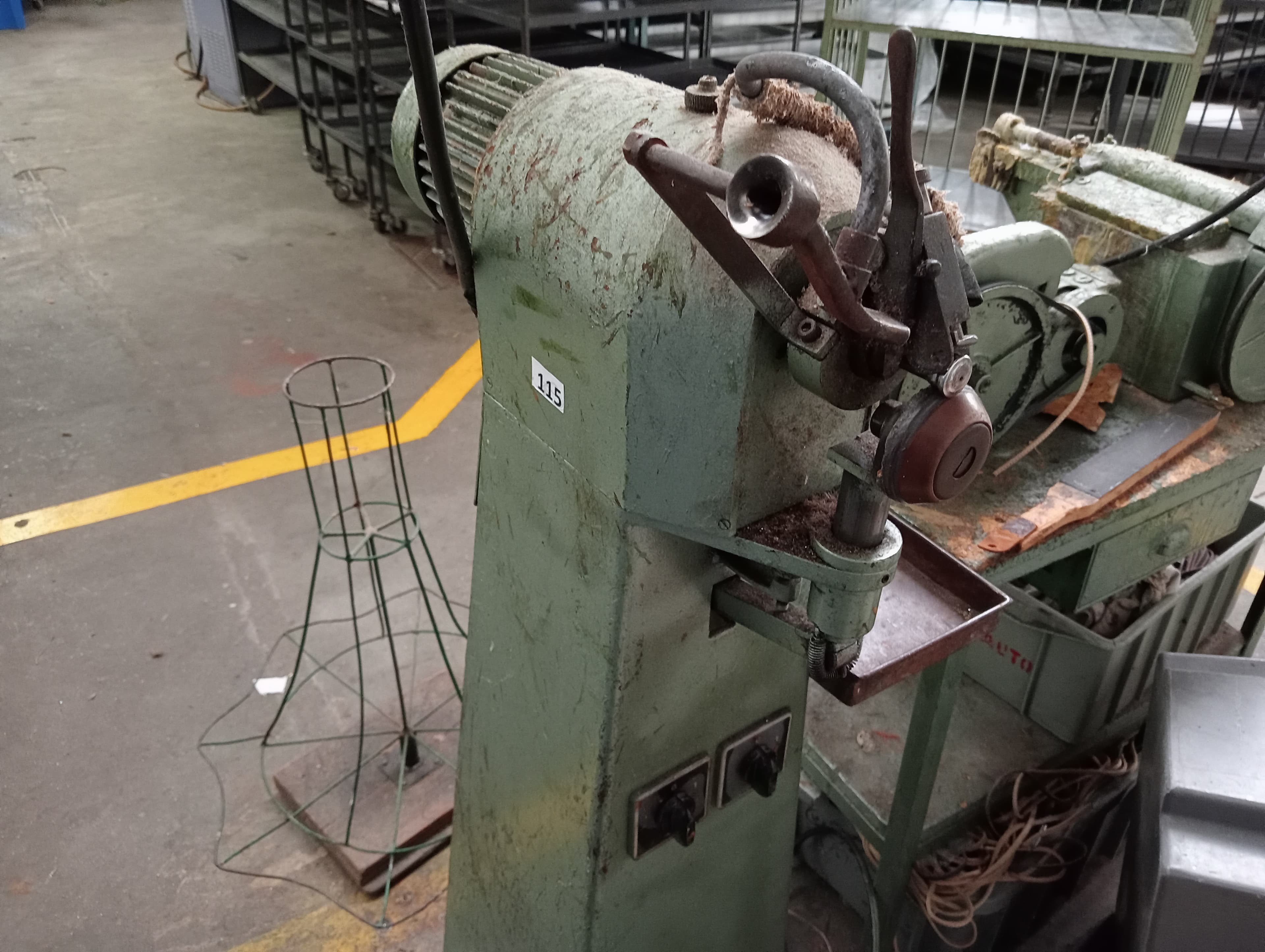 Material Informático · Equipamento de Escritório · Amostras de Calçado · Maquinaria — imagem 51