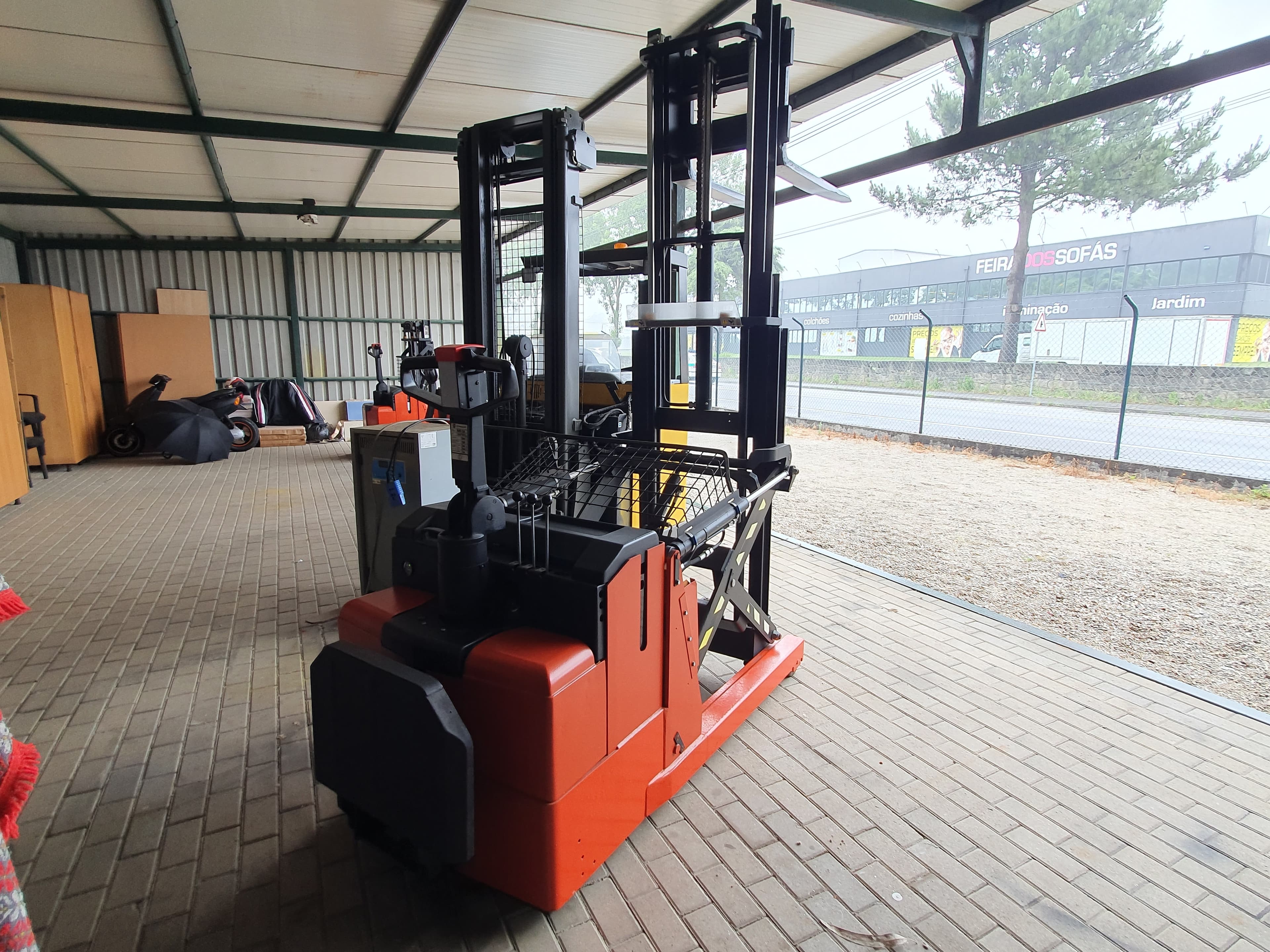 Stacker Retrátil BT RWE 120 — imagem 4
