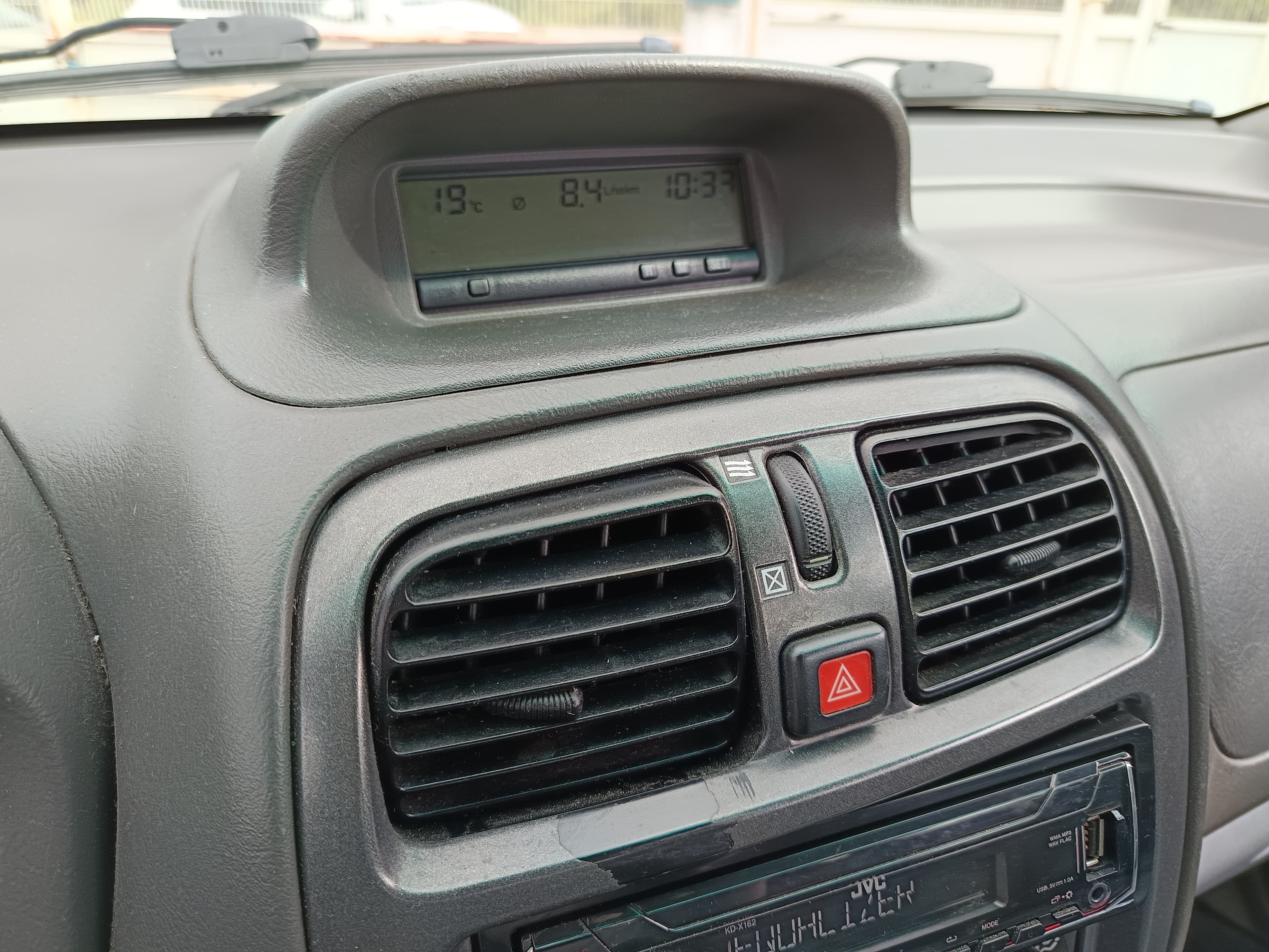 Mitsubishi Spacestar · Ano 2002 — image 35