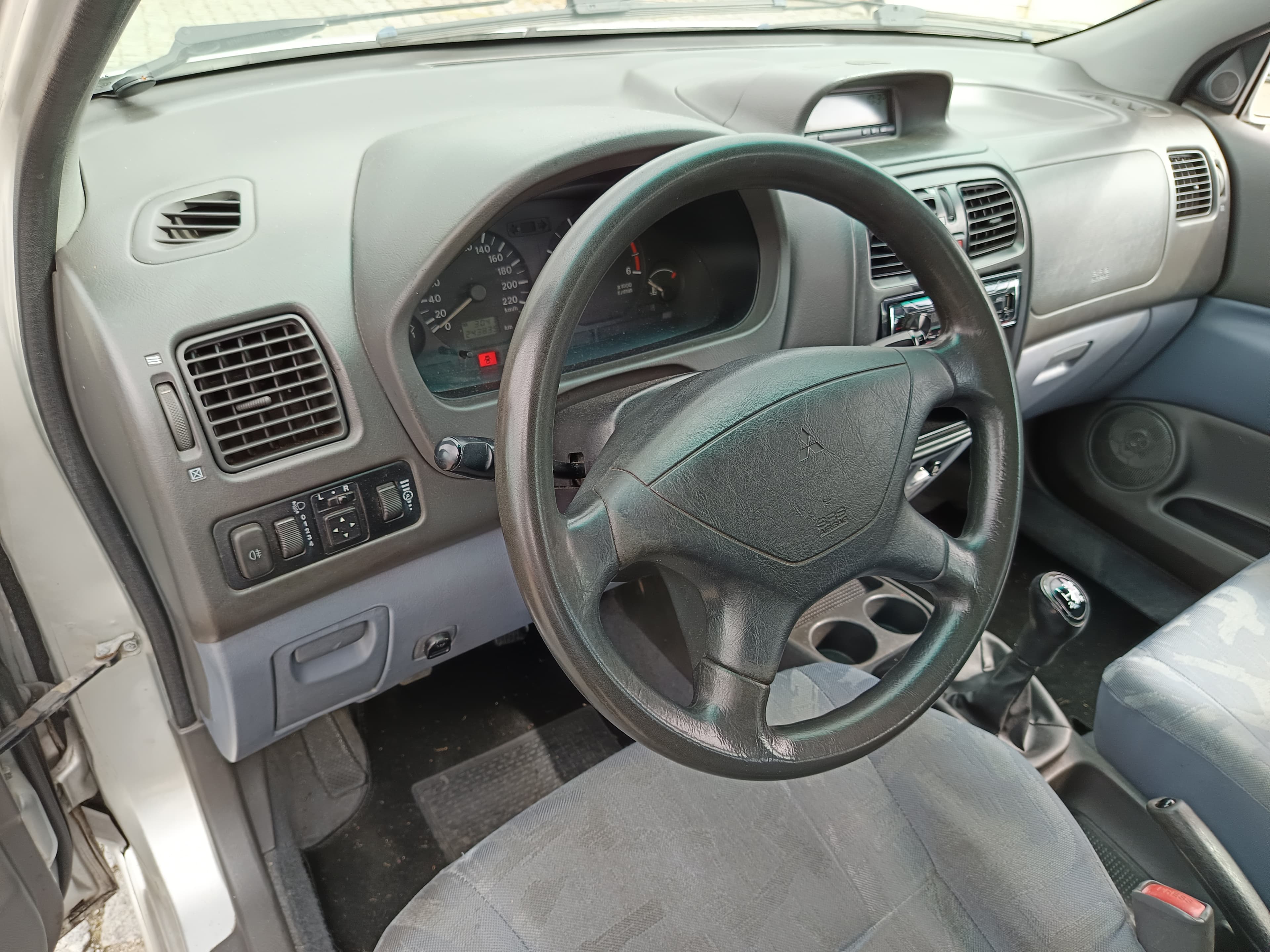 Mitsubishi Spacestar · Ano 2002 — image 32