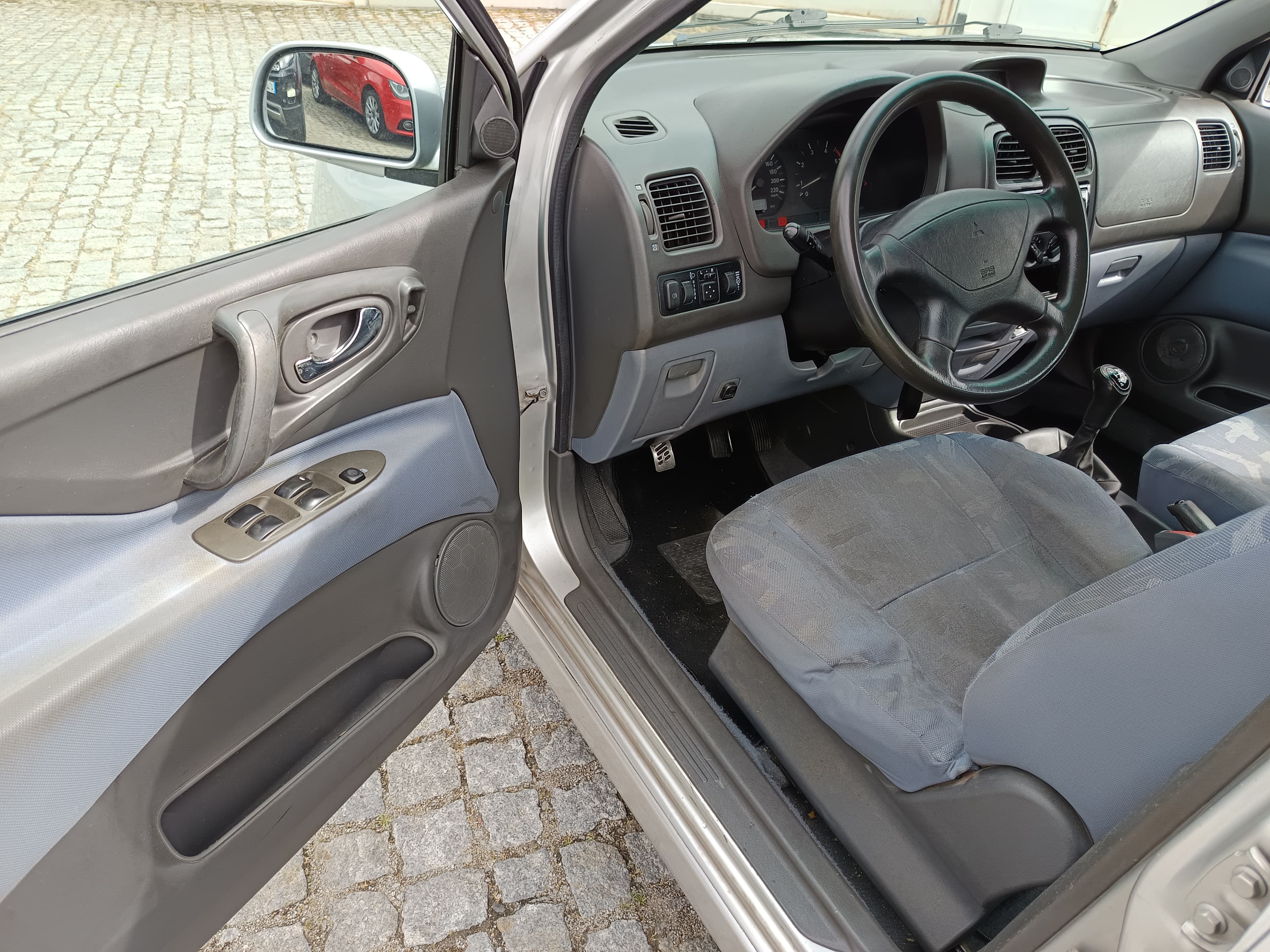 Mitsubishi Spacestar · Ano 2002 — image 29