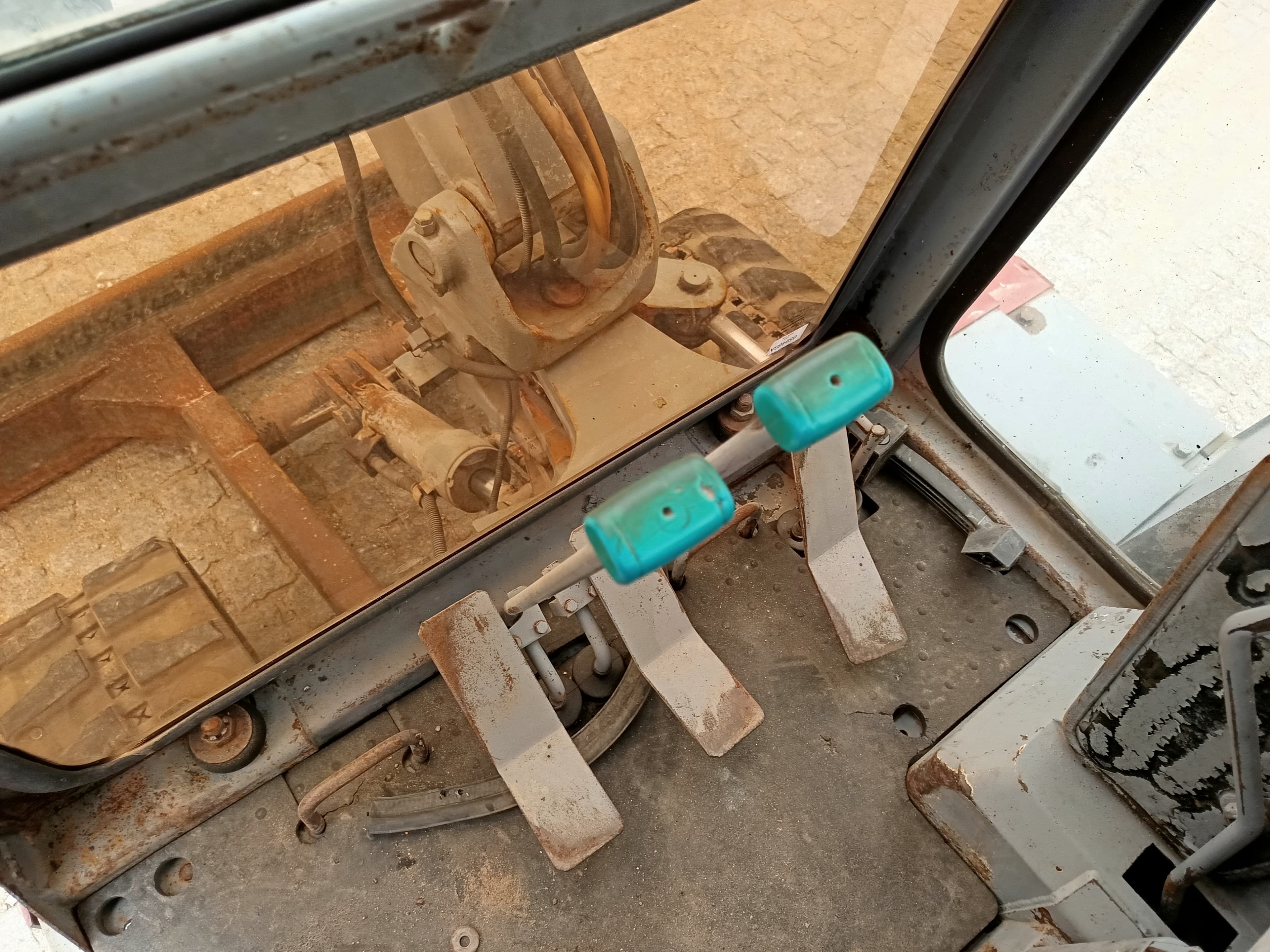 Mini Escavadora Takeuchi — image 13