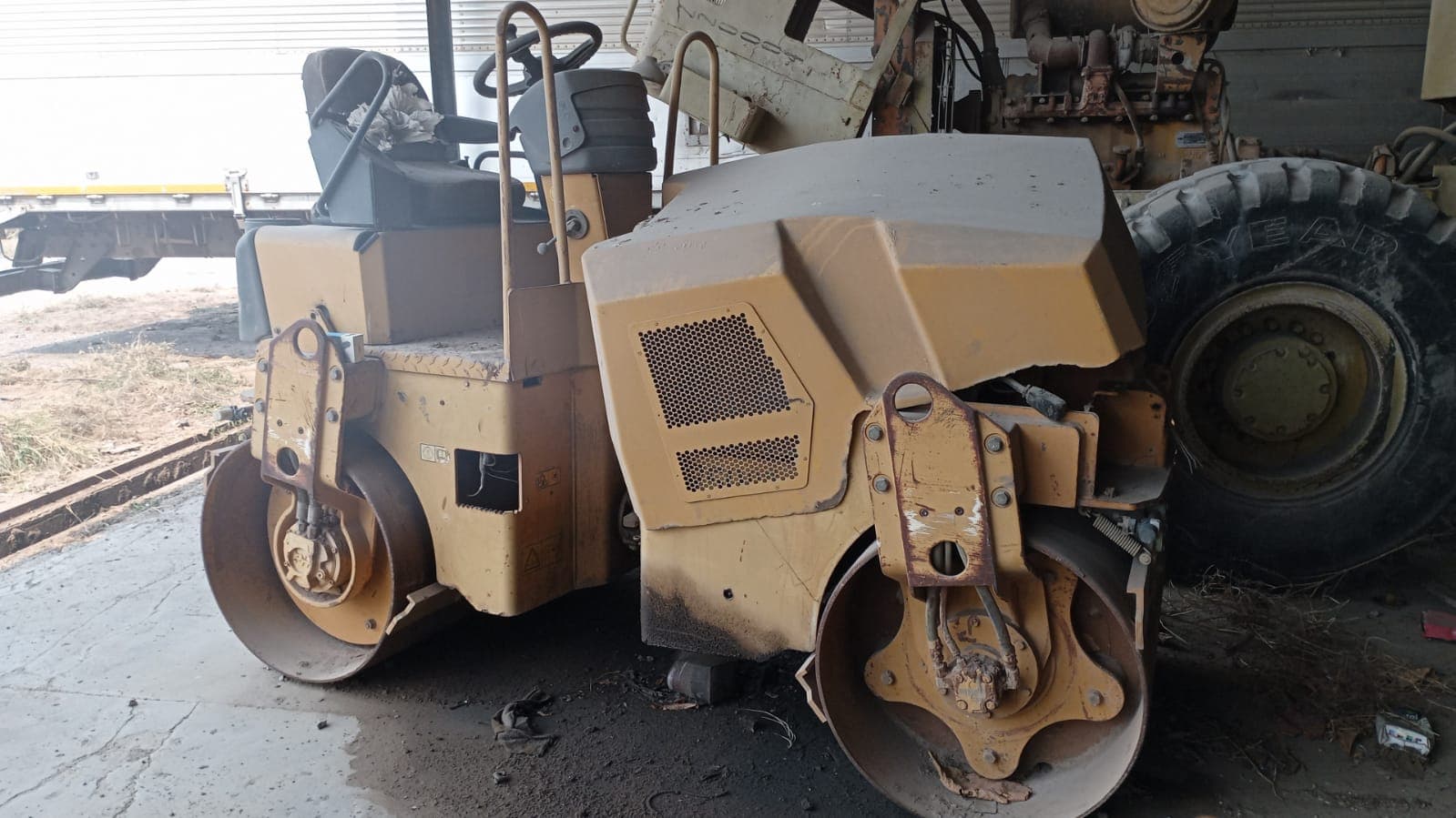Rolo compactador - Caterpillar/CB24 — image 2
