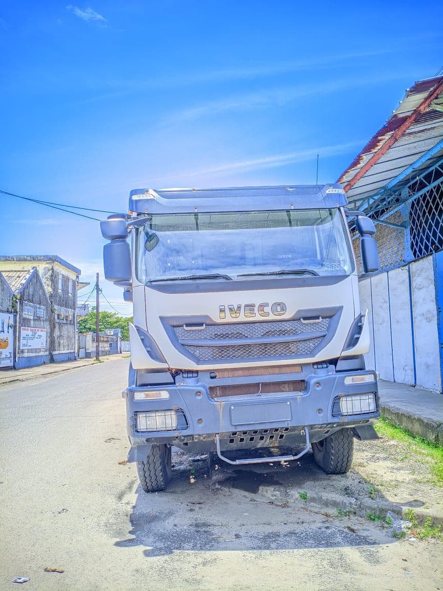 Camion IVECO Trakker 380 (2018) — imagem 4