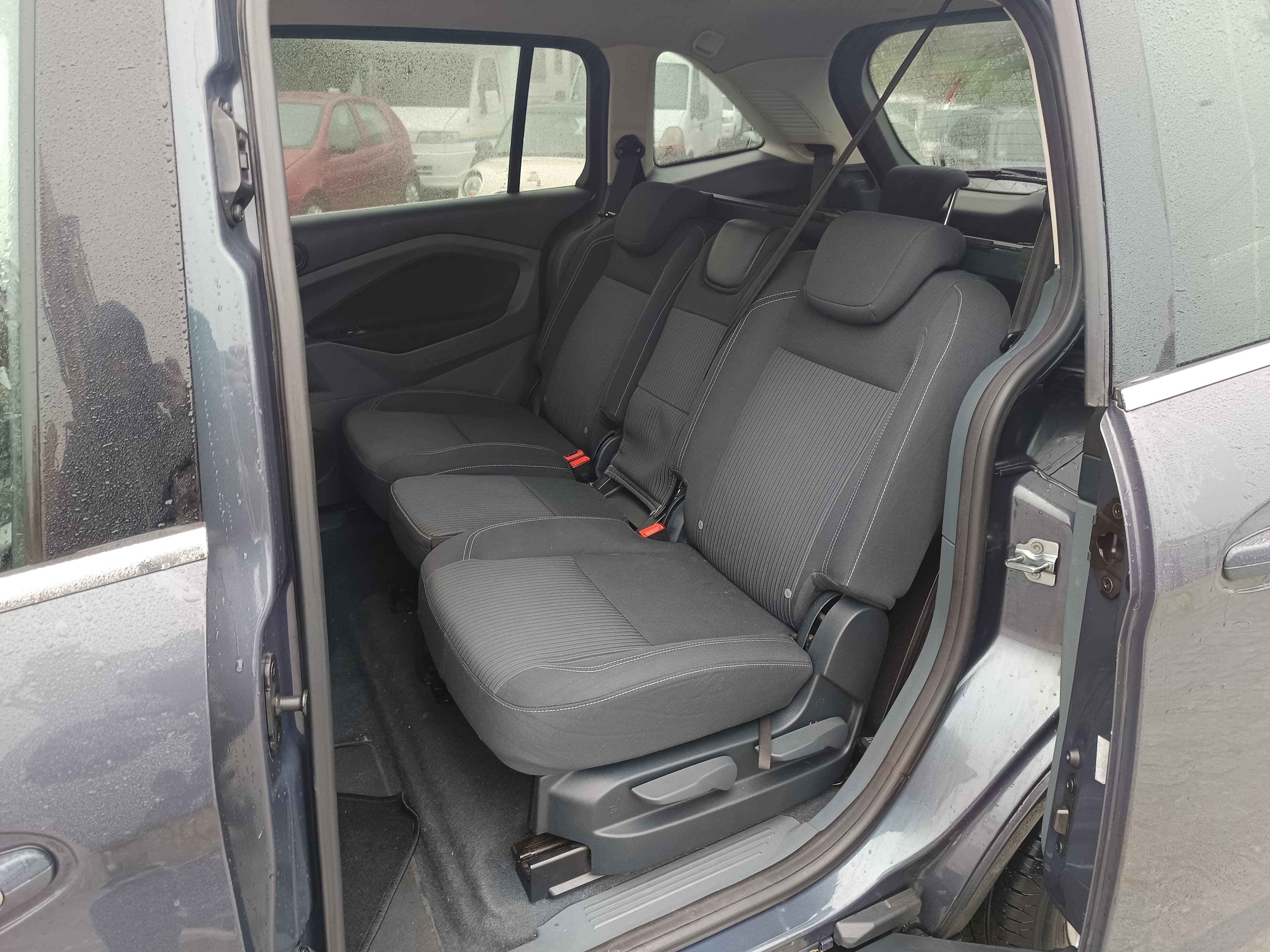Ford Grand C-Max · Ano 2014 · 7 Lugares — image 25