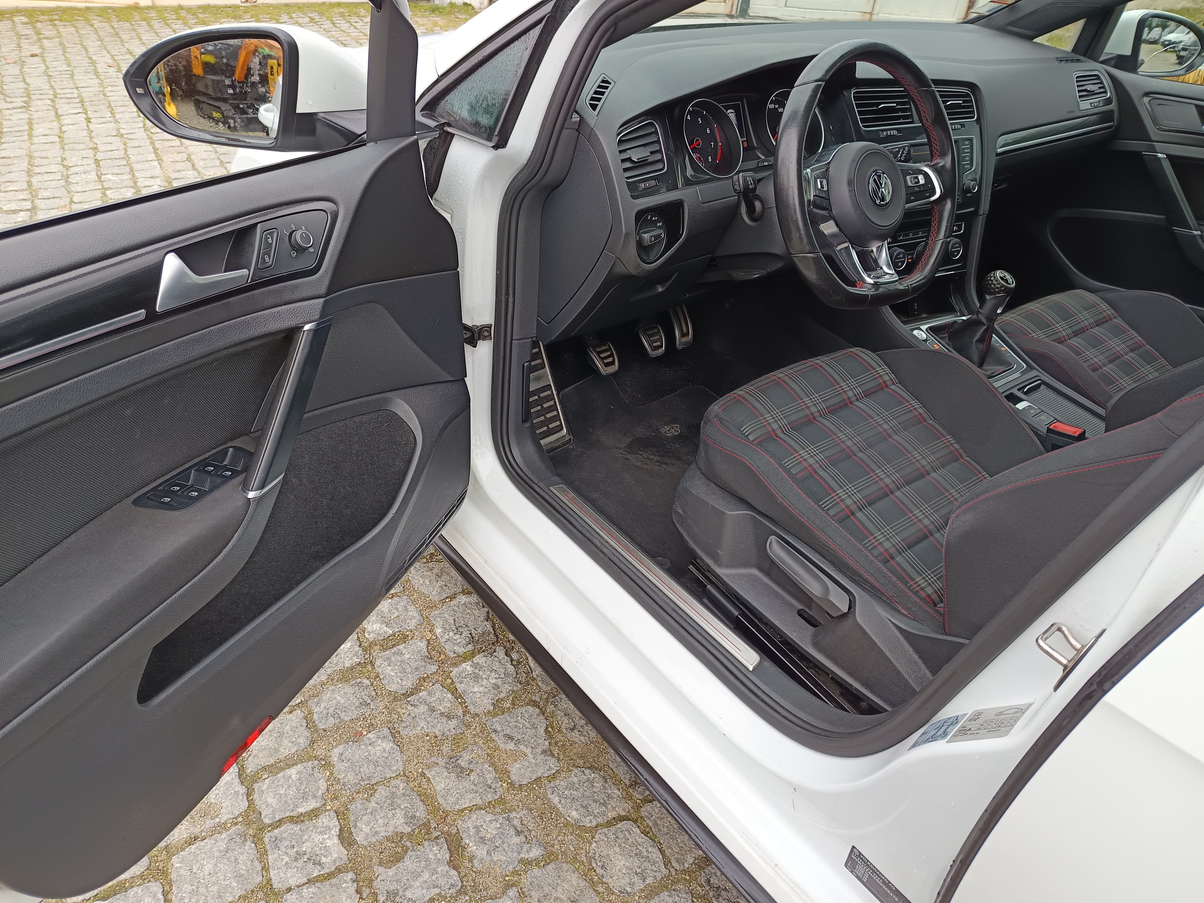 Volkswagen Golf GTI · Ano 2016 — imagen 31