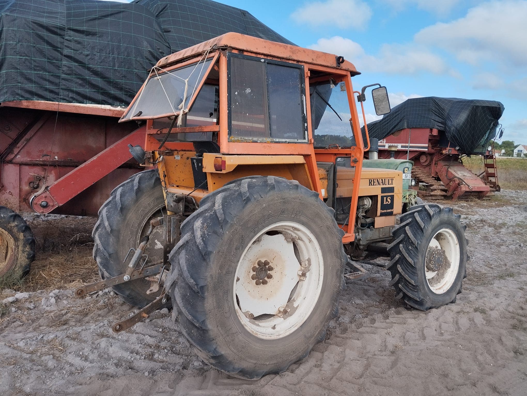 Trator Agrícola Renault LS — image 4