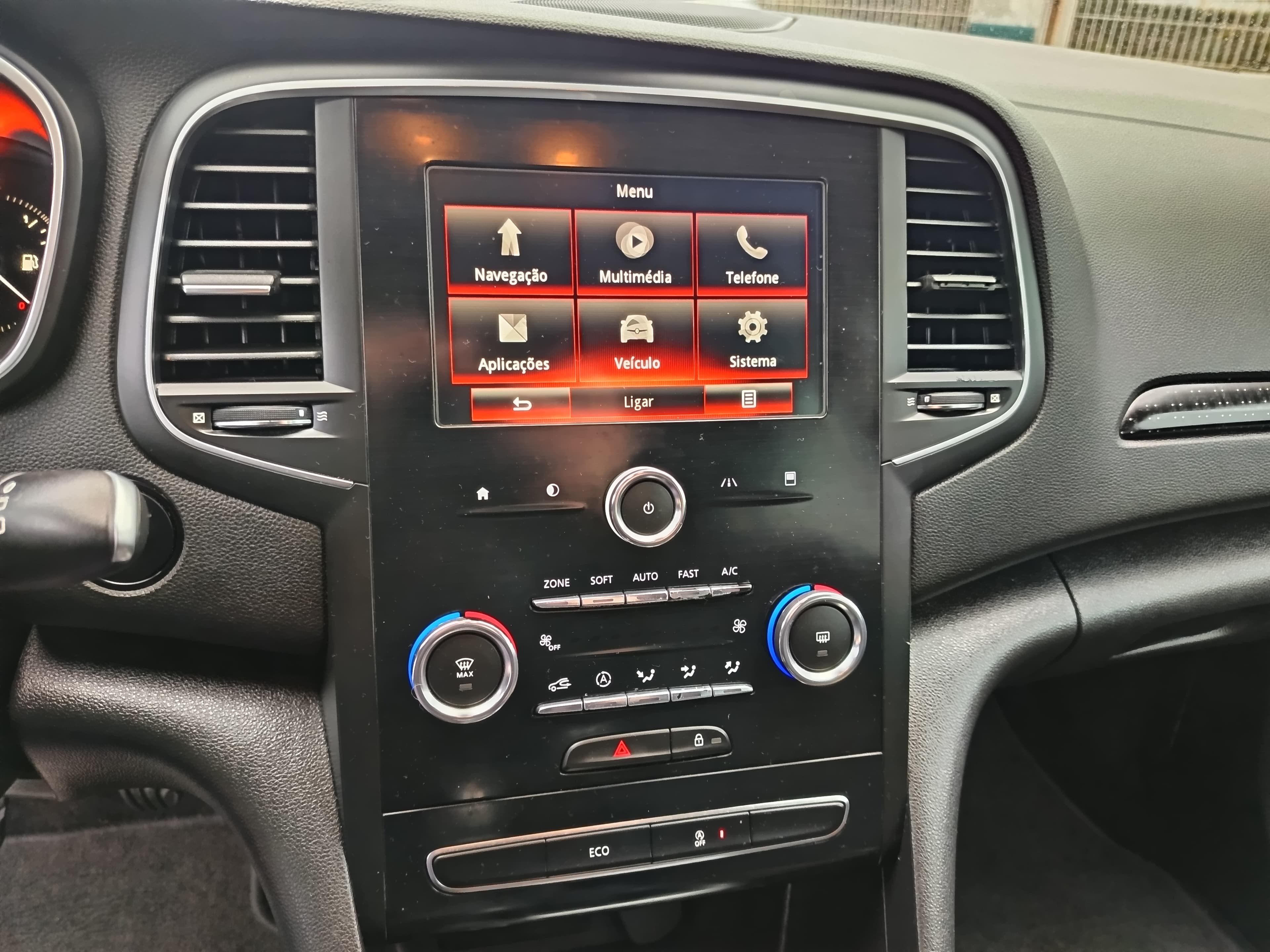 Renault Mégane · Ano 2018 — image 37