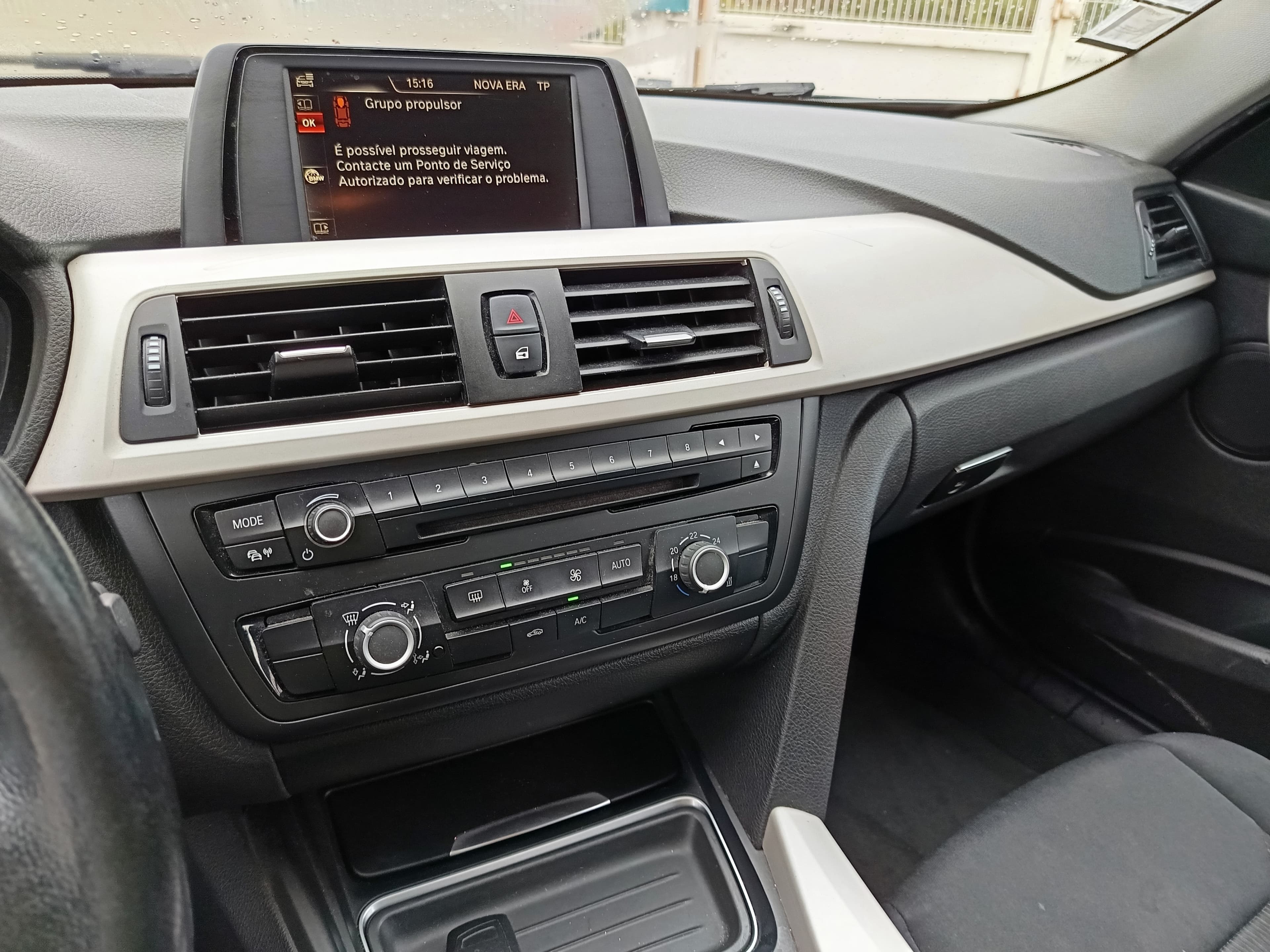 BMW 318d · Ano 2014 — image 30