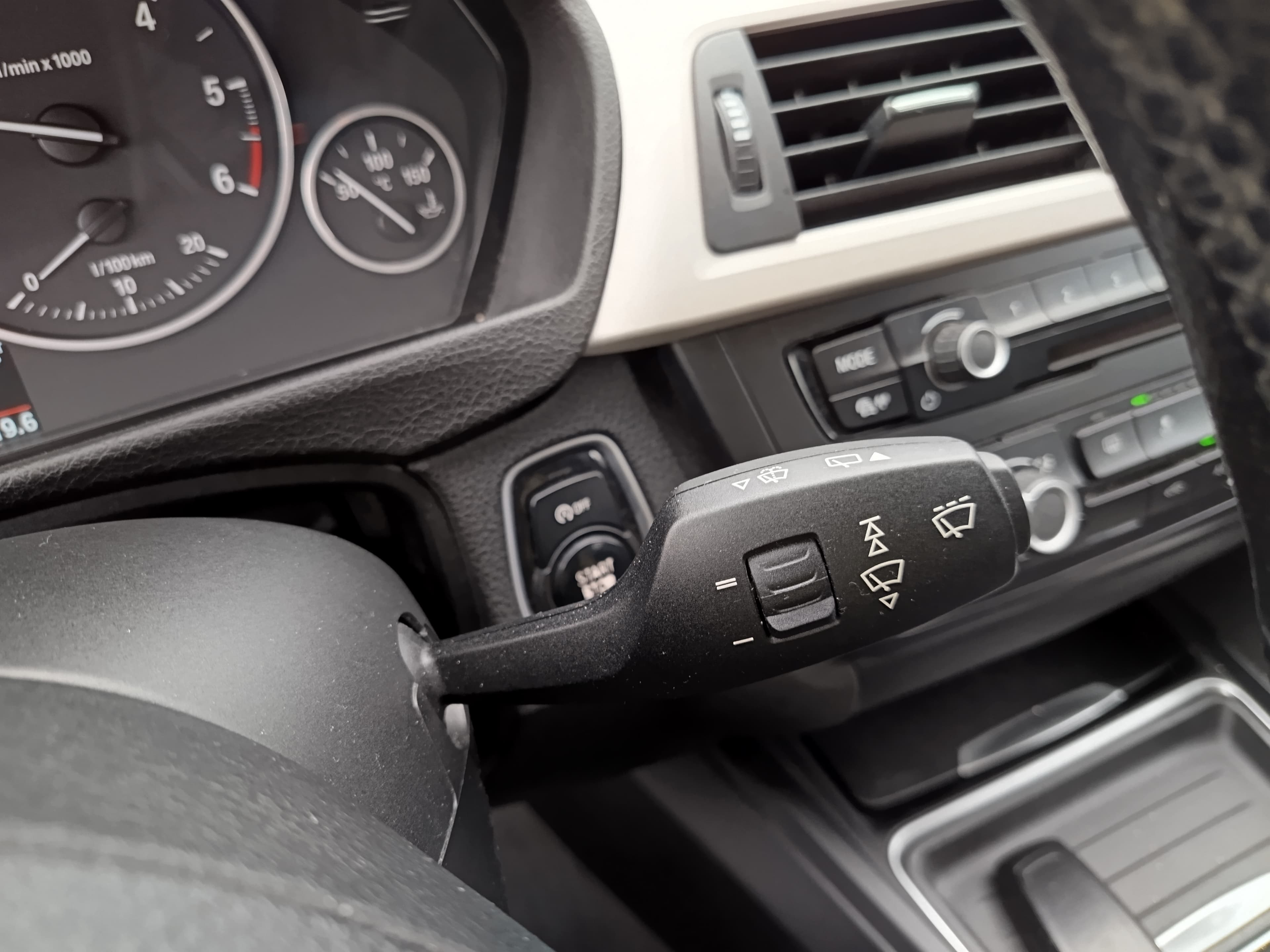 BMW 318d · Ano 2014 — image 43