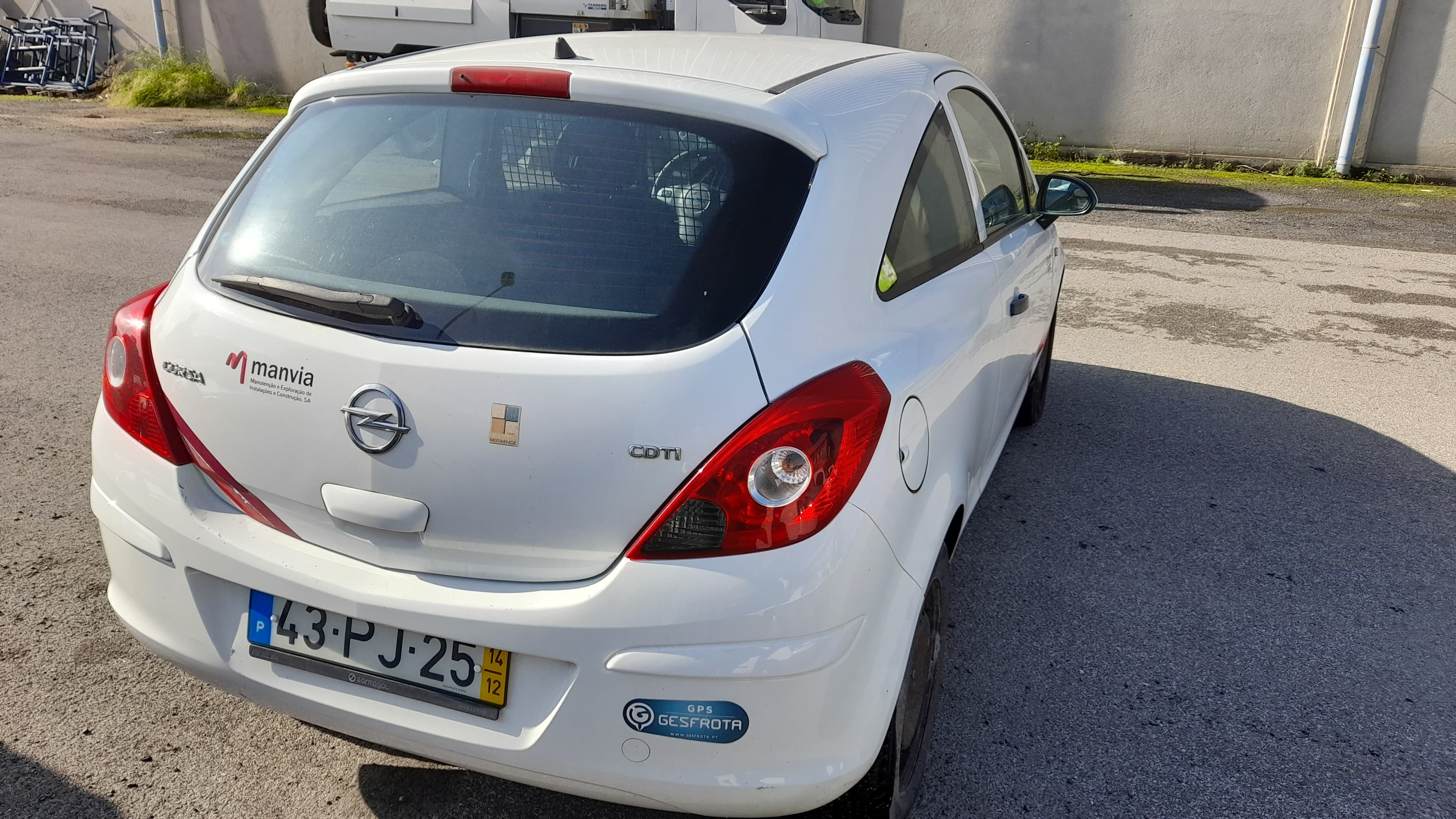 Opel Corsa Van 1.3 CDTi · Ano 2014 — imagem 8