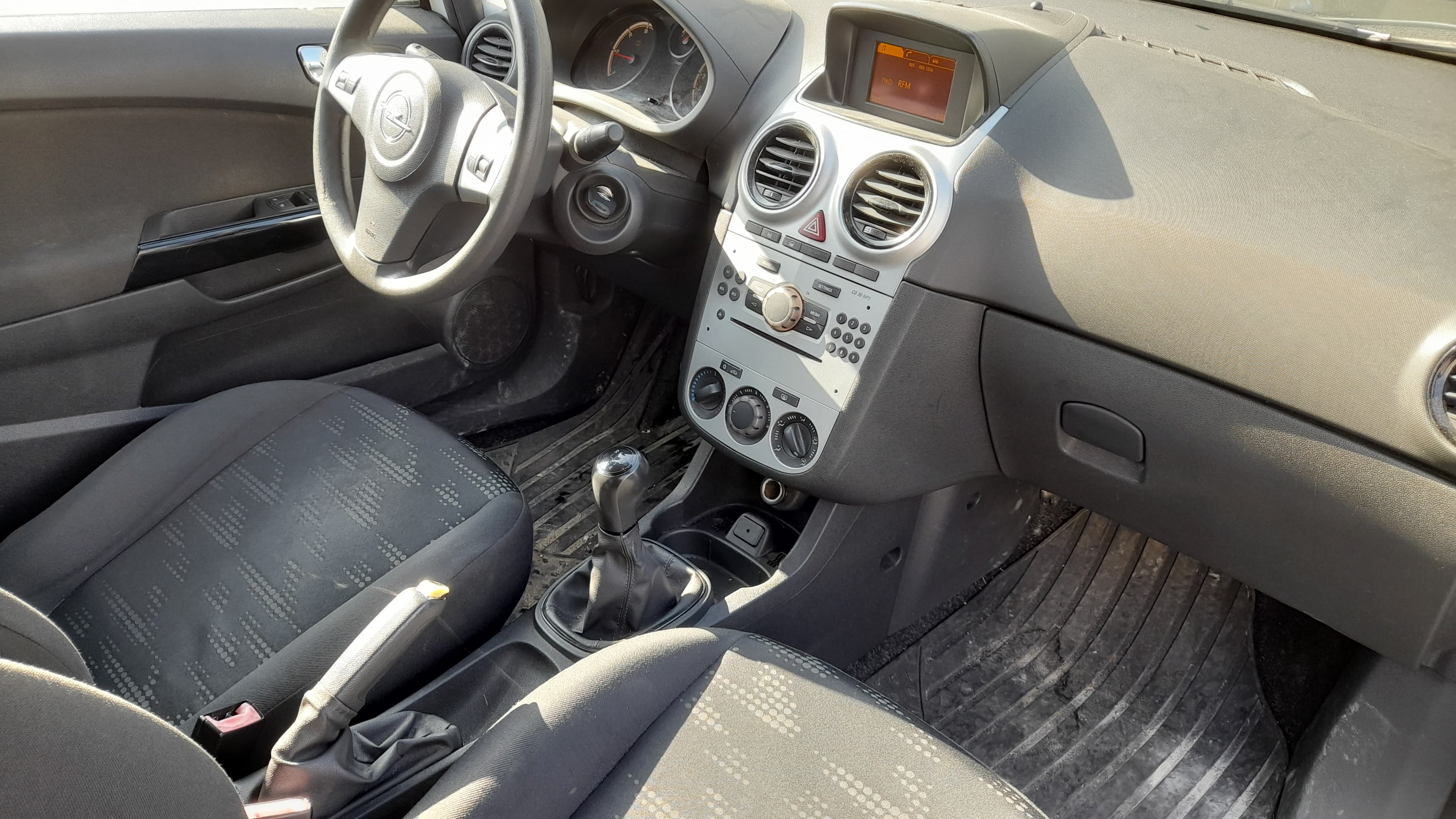Opel Corsa Van 1.3 CDTi · Ano 2014 — imagem 9