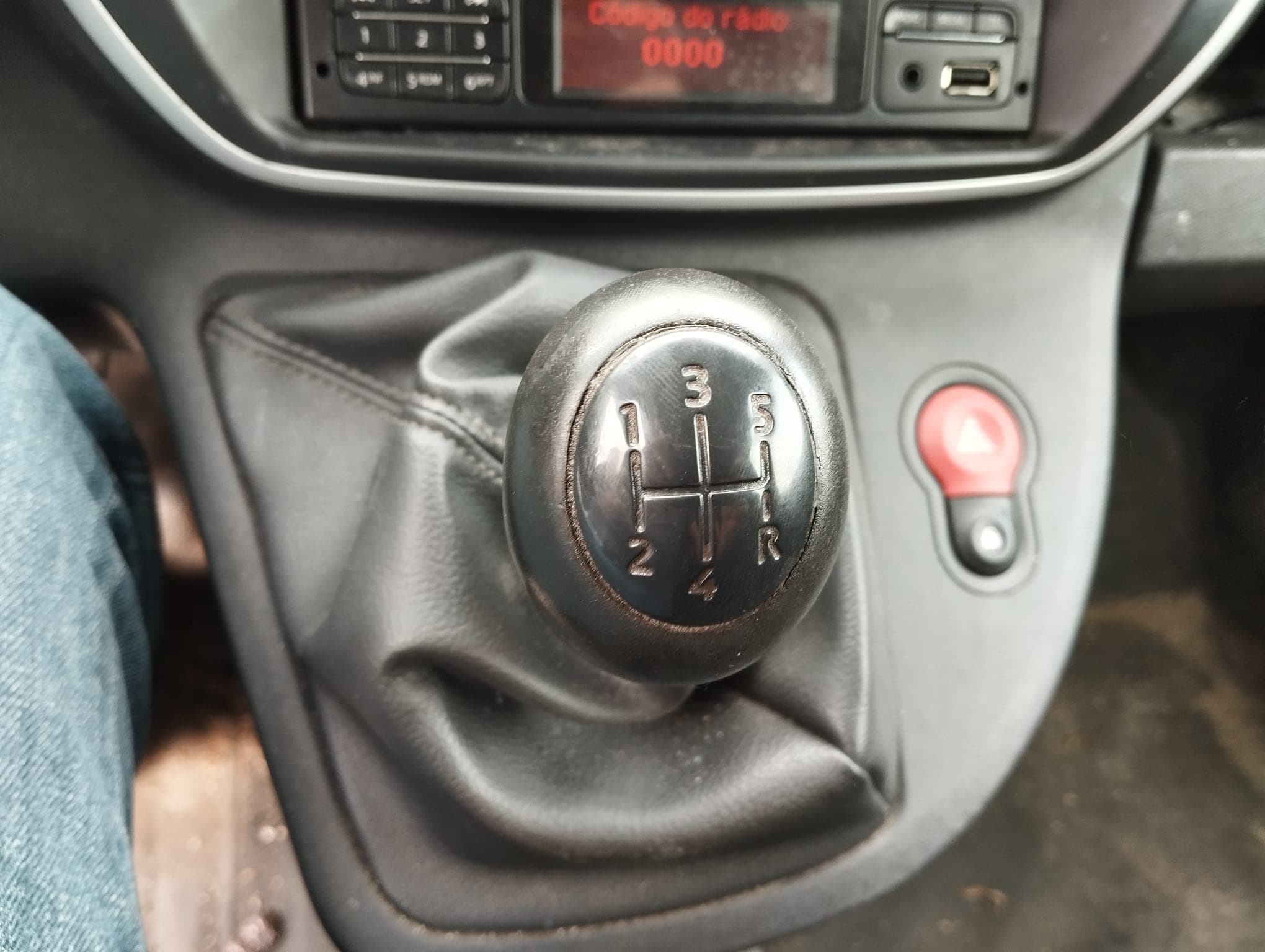 Renault Kangoo Maxi Business 1.5 DCI · Ano 2015 — image 12
