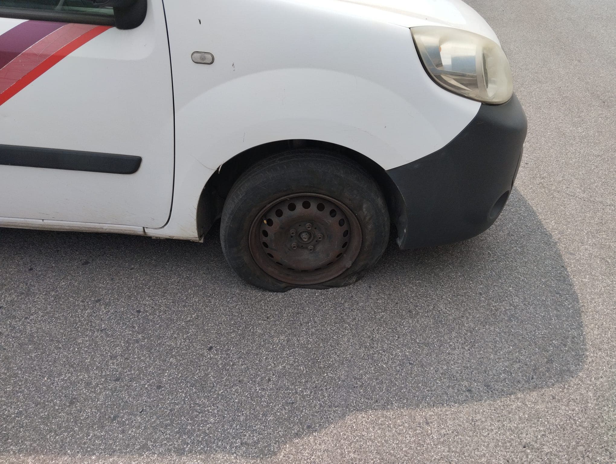 Renault Kangoo Maxi Business 1.5 DCI · Ano 2014 — imagen 8