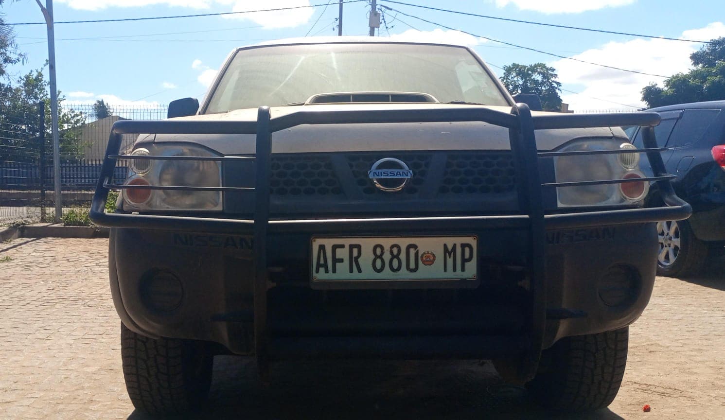 Nissan Hardbody — image 5