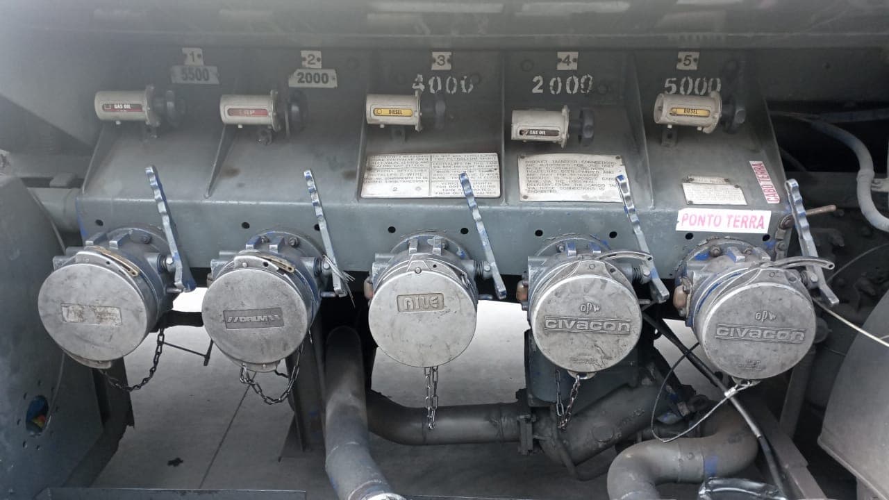 Camião Cisterna Volvo FM12-400M — image 6