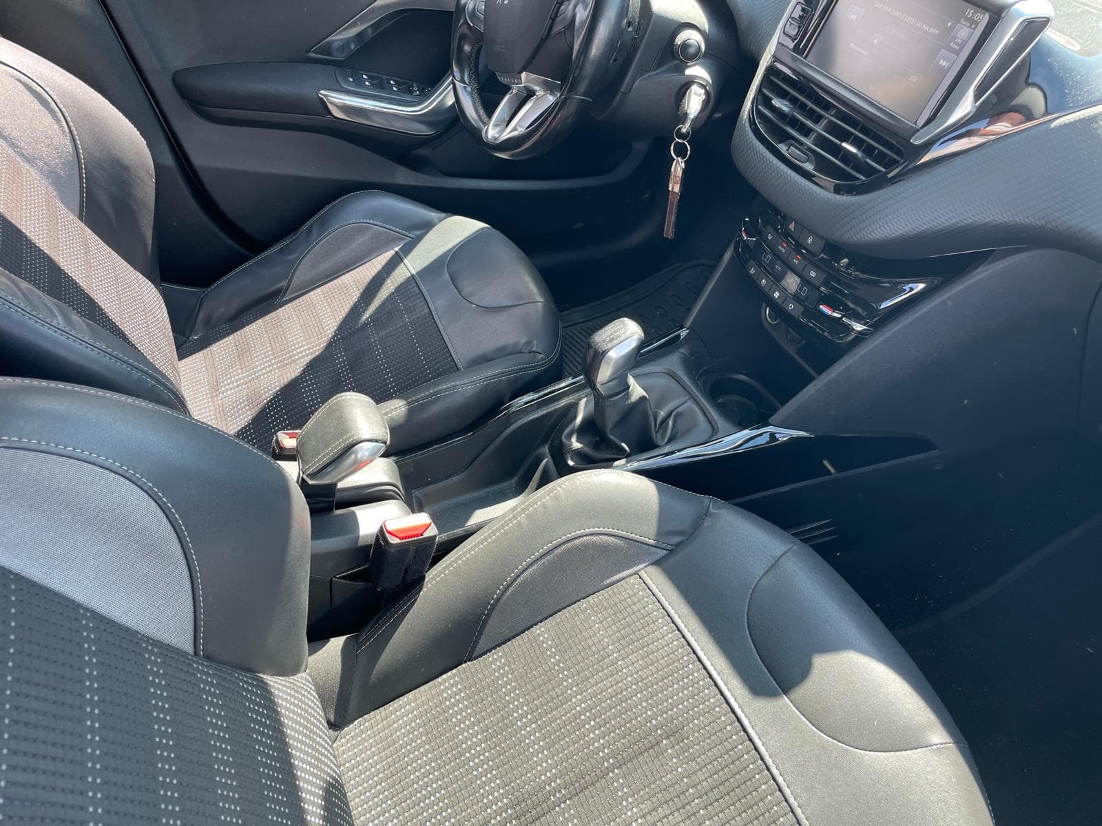 Peugeot 2008 1.6HDI · Ano 2015 — imagem 15