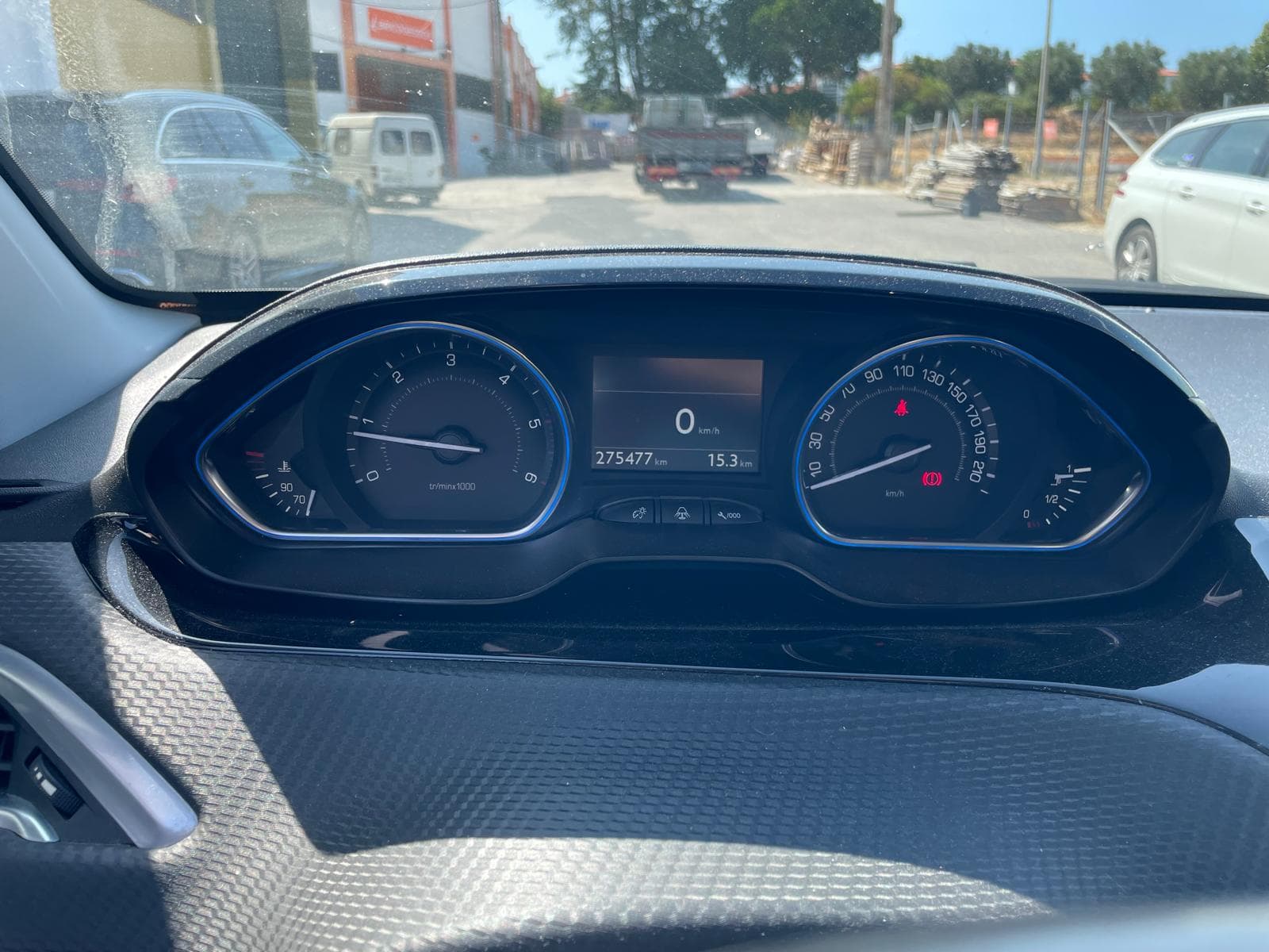 Peugeot 2008 1.6HDI · Ano 2015 — imagem 11