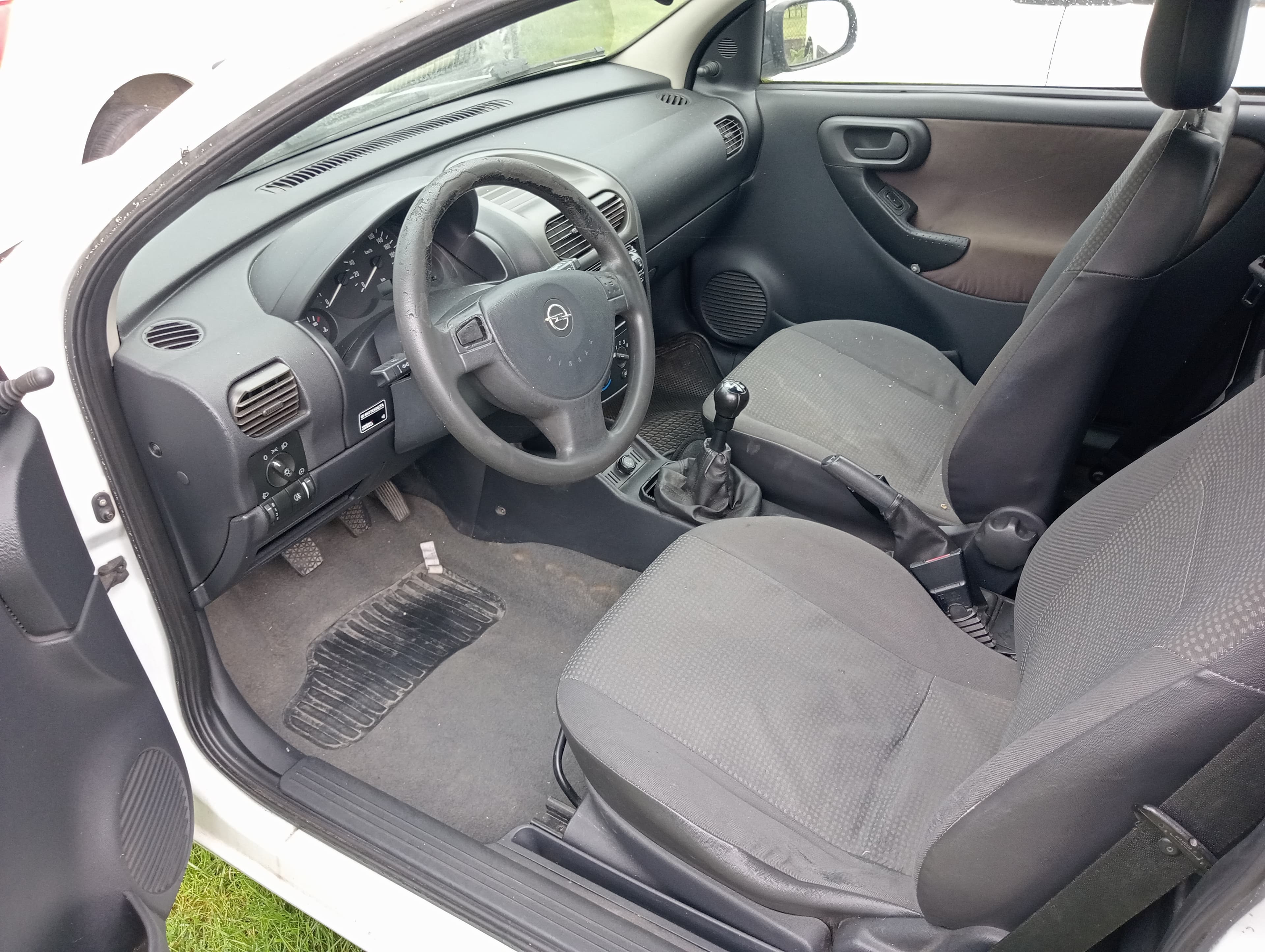 Opel Corsa 1.7 DI · Ano 2002 — imagem 6