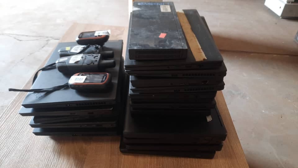 Laptops, GPS Units and Access Point — imagem 3