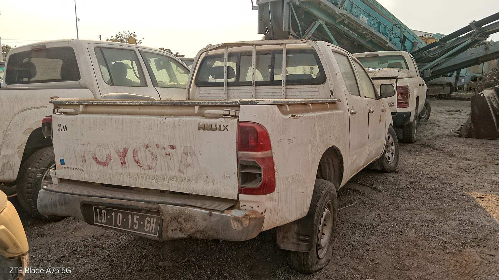 2 TOYOTA HILUX 4*4 CD STD 5L — image 3