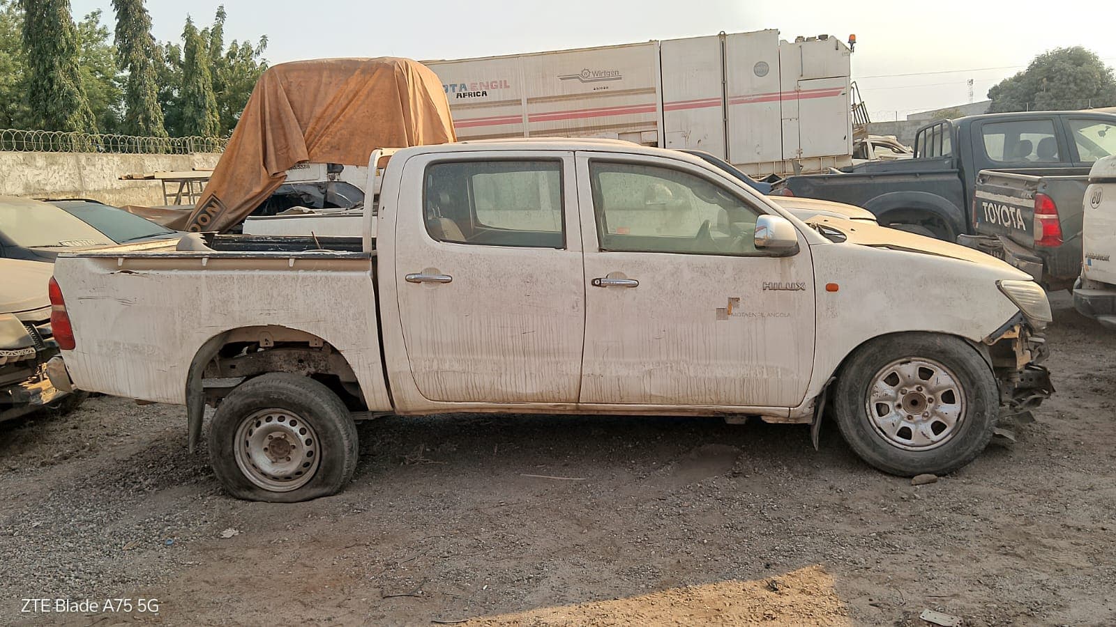 2 TOYOTA HILUX 4*4 CD STD 5L — image 2