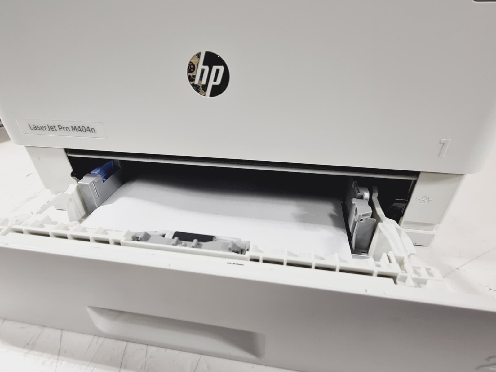 Impressora HP LaserJet Pro M404n — imagem 8