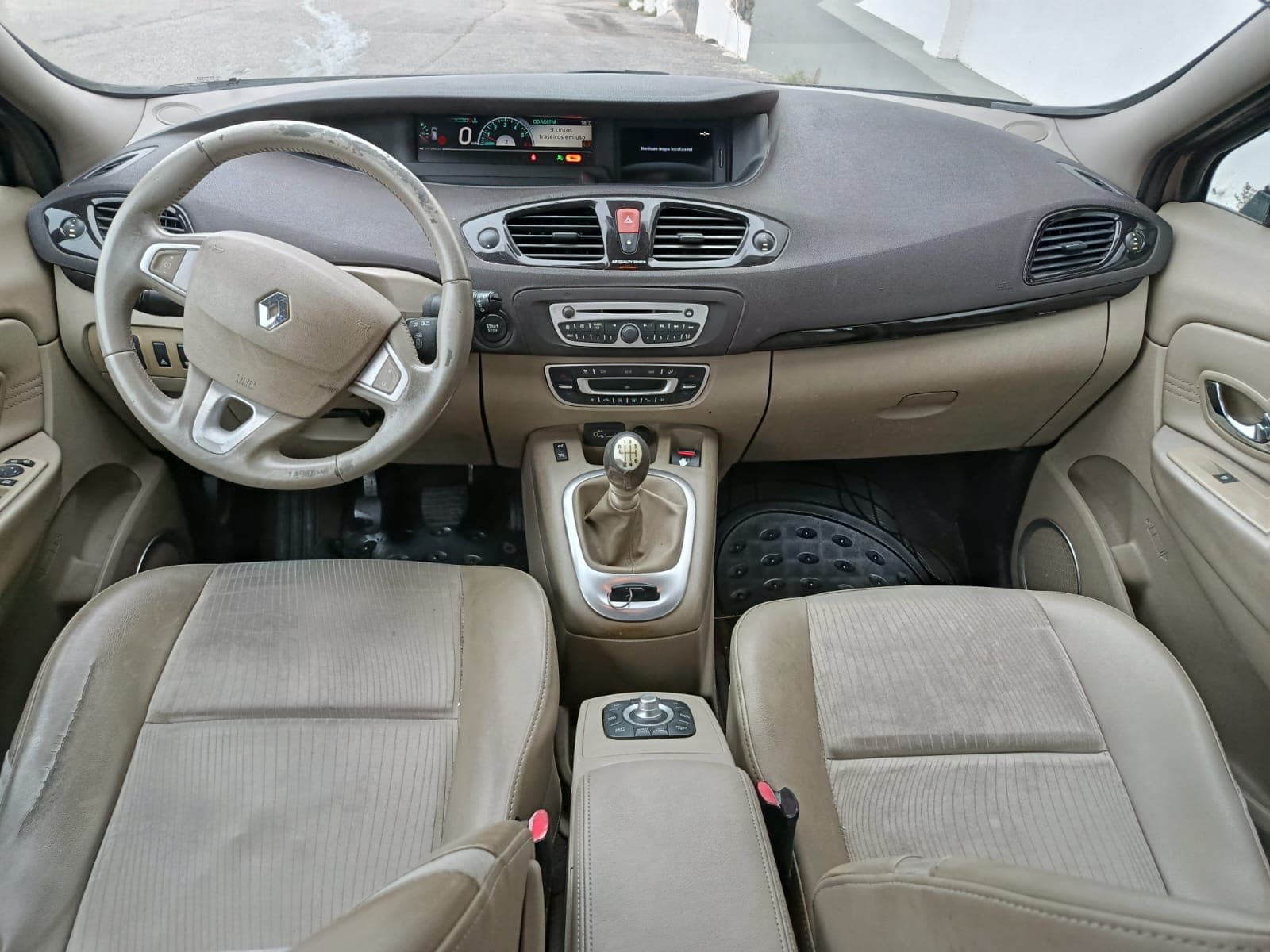 Renault Scénic · Ano 2011 — image 20
