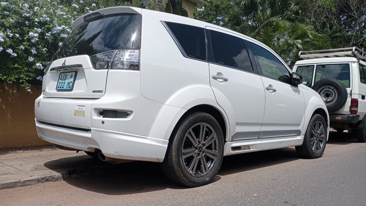 Mitsubishi Outlander 2,60m - 2008 — image 12