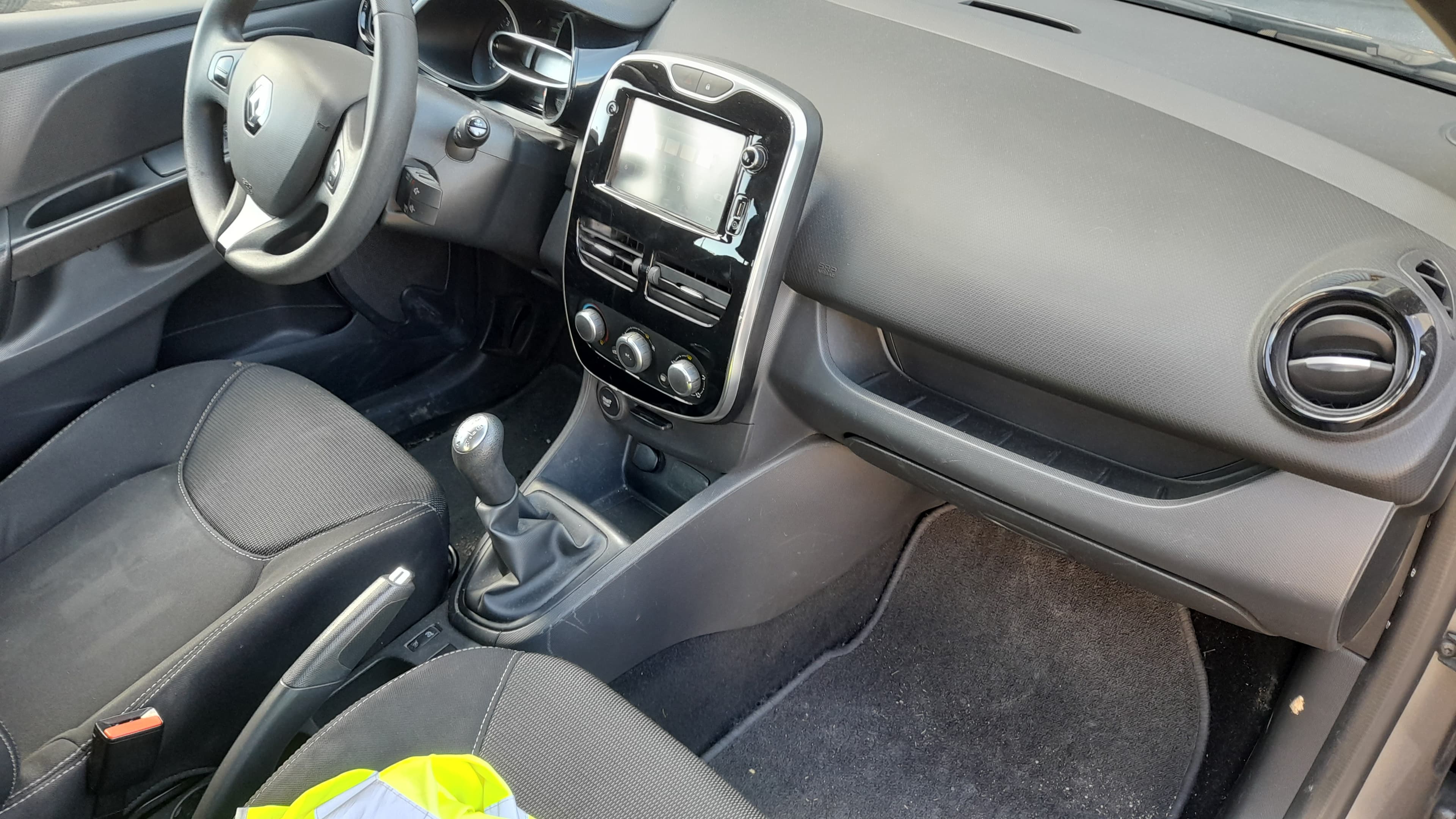 Renault Clio Dynamique S 1.5 DCi · Ano 2015 — imagen 16