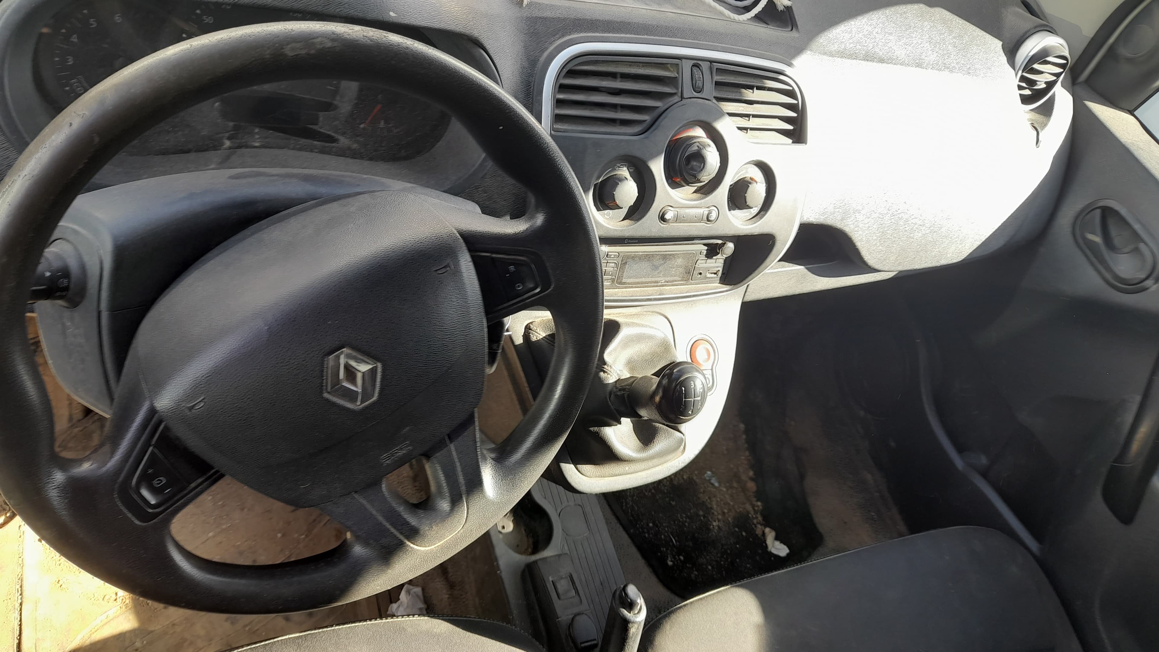 Renault Kangoo Maxi Business 1.5 DCi · Ano 2015 — image 13