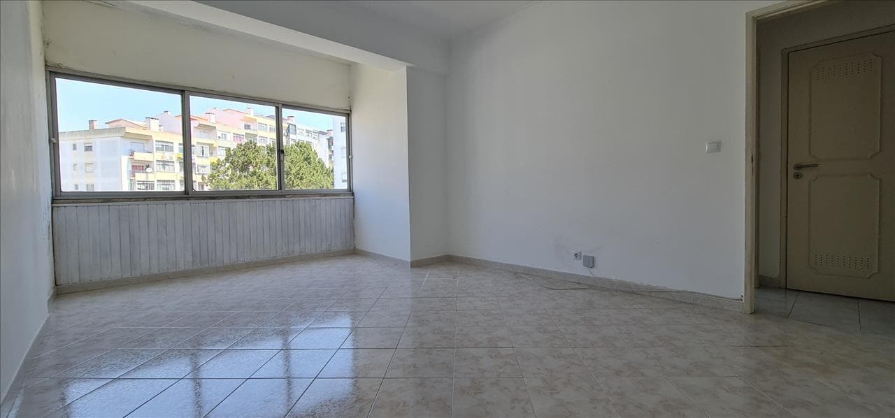 T3 Apartment · Rio de Mouro, Sintra — image 6