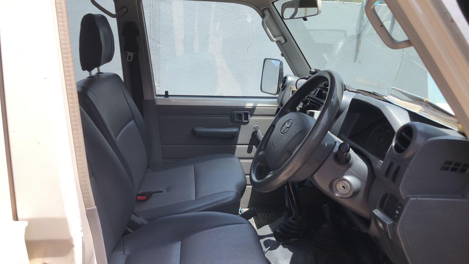 Toyota Land Cruiser — image 2