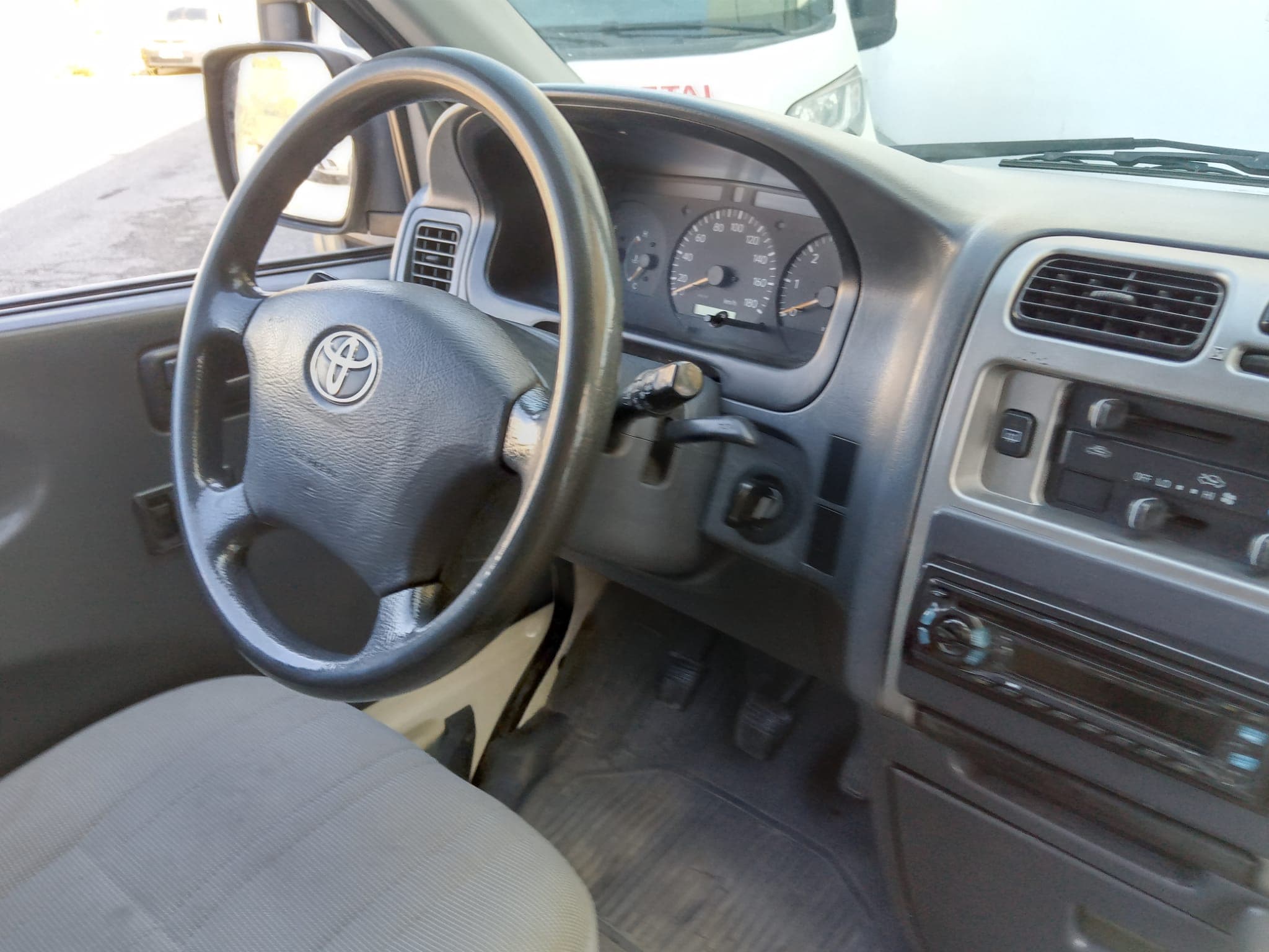 Toyota Hiace · Ano 2009 — image 14