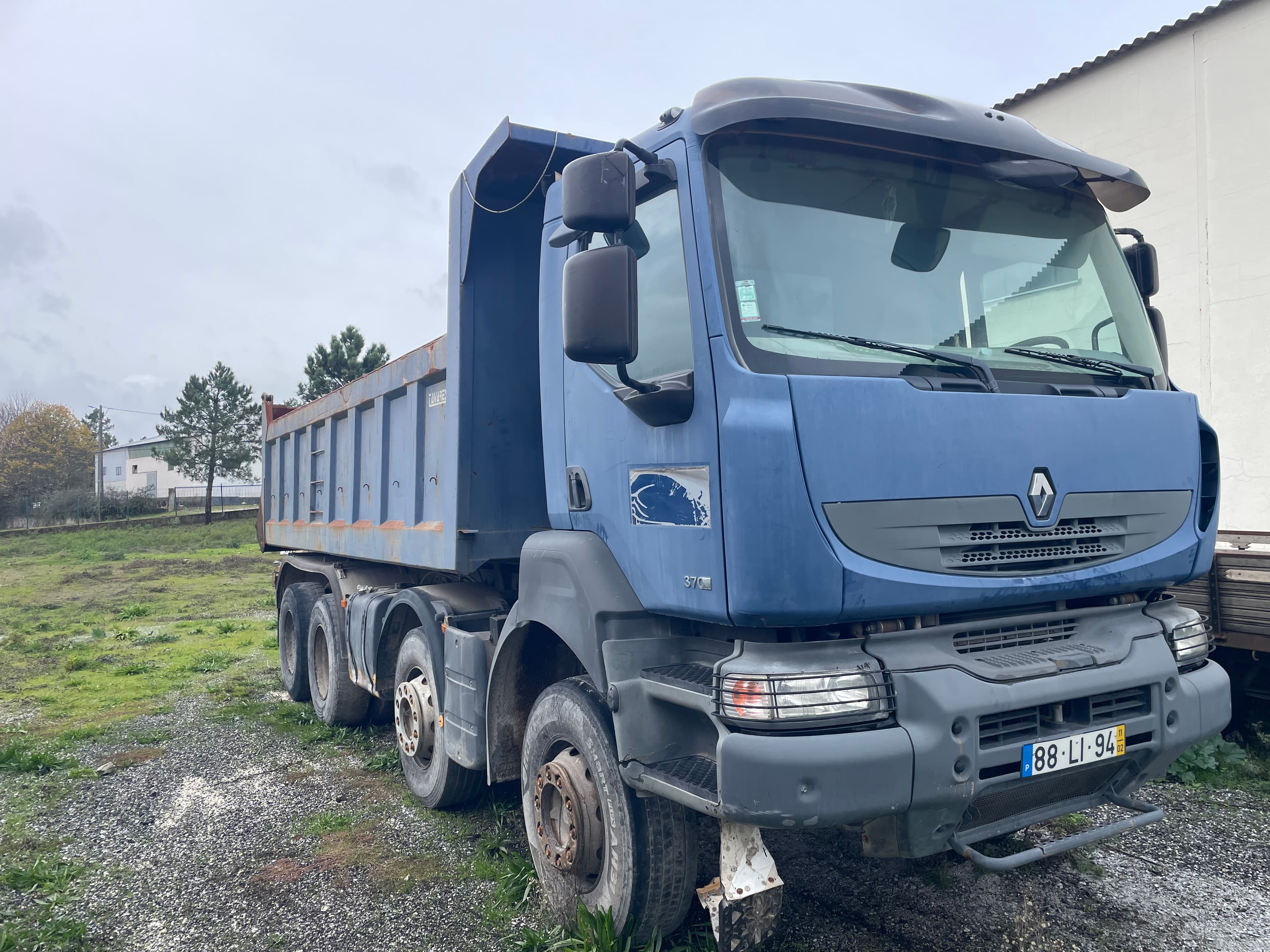 Renault Kerax 370.32 8x4 · Ano 2011 — image 3