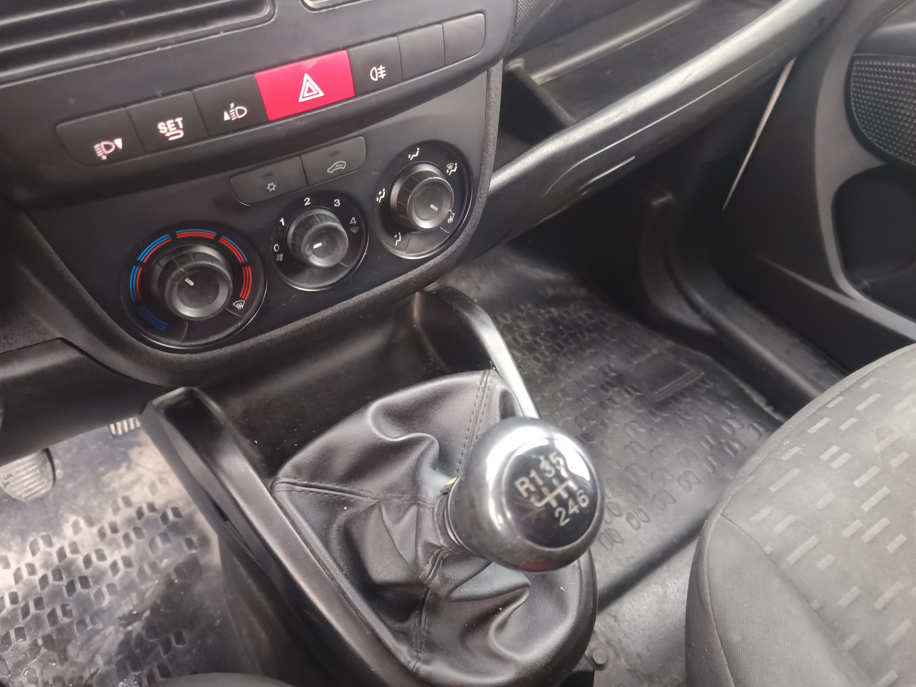 Opel Combo D Van · Ano 2017 — imagen 24