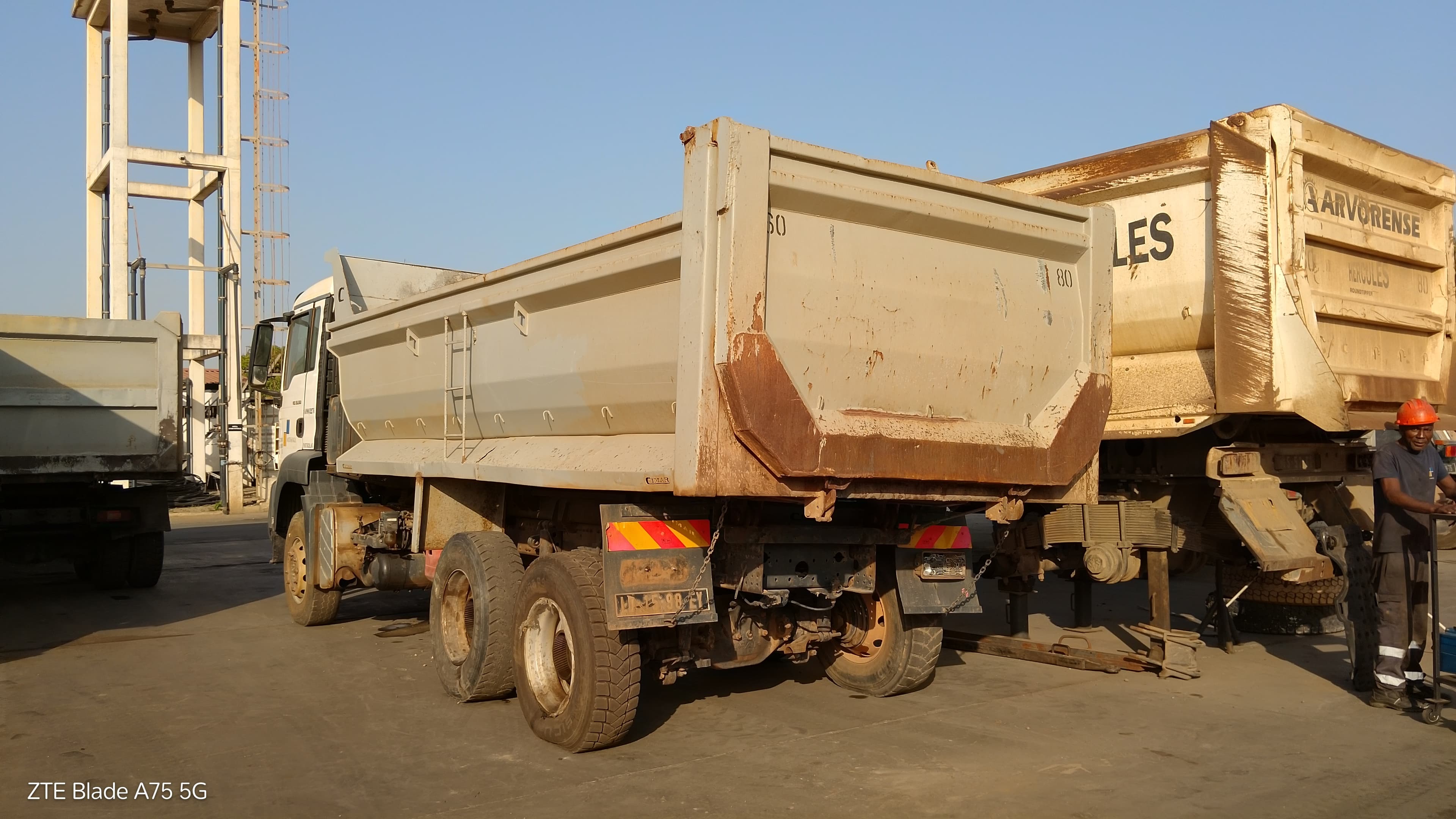 Camião Basculante 26 T (6X4) MAN TGS 33.360 BB — imagem 5